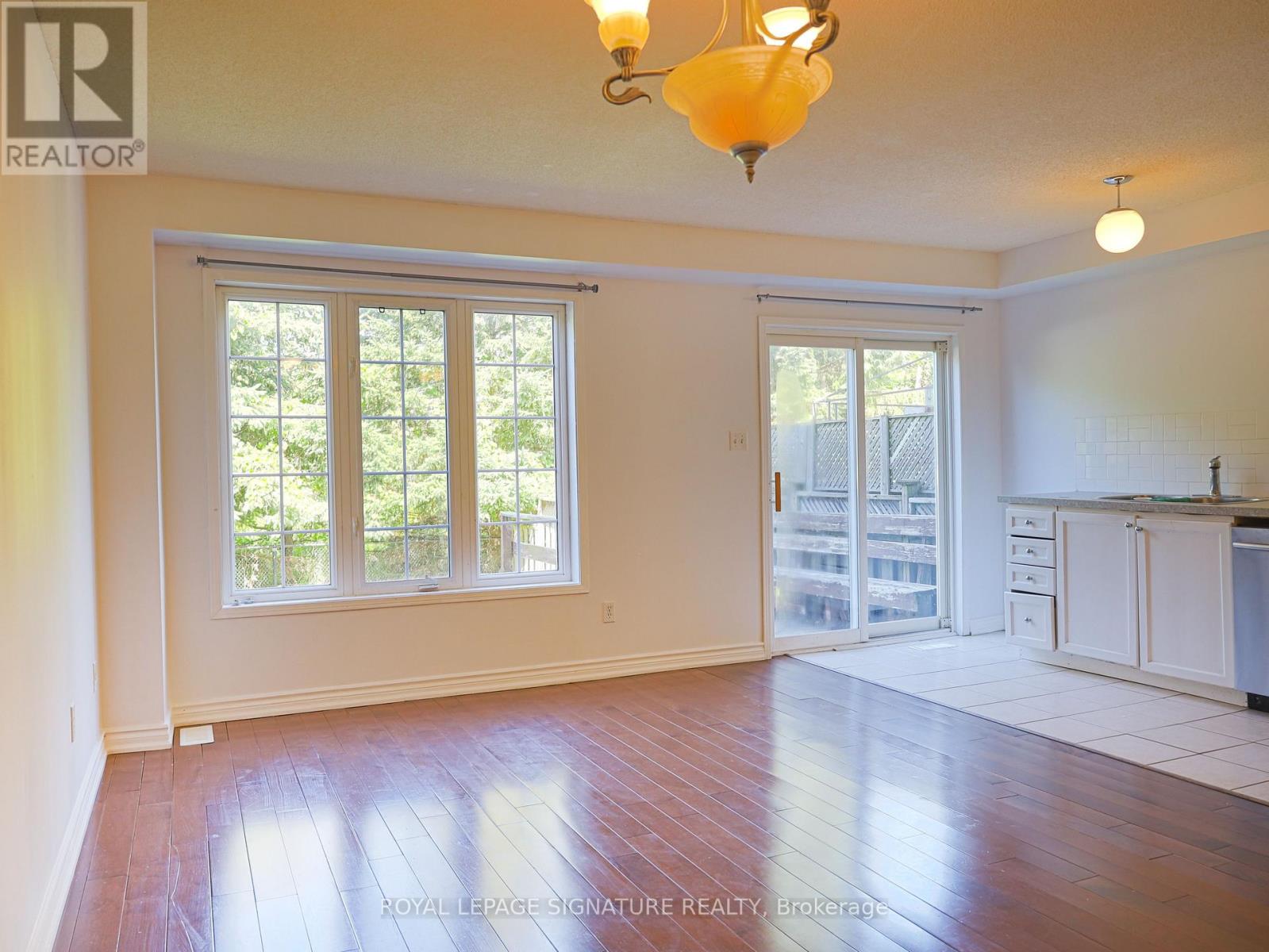 Photo 14 of 48 Billingsley Crescent, Markham ON