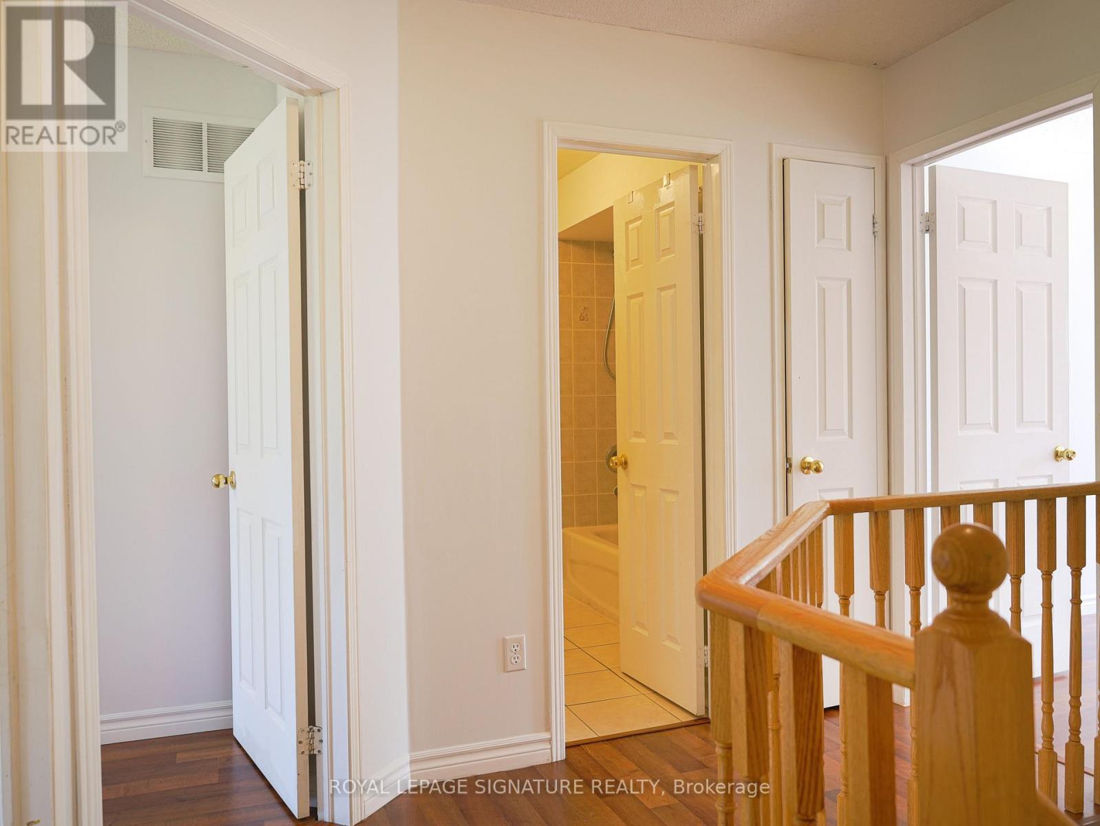 Photo 17 of 48 Billingsley Crescent, Markham ON