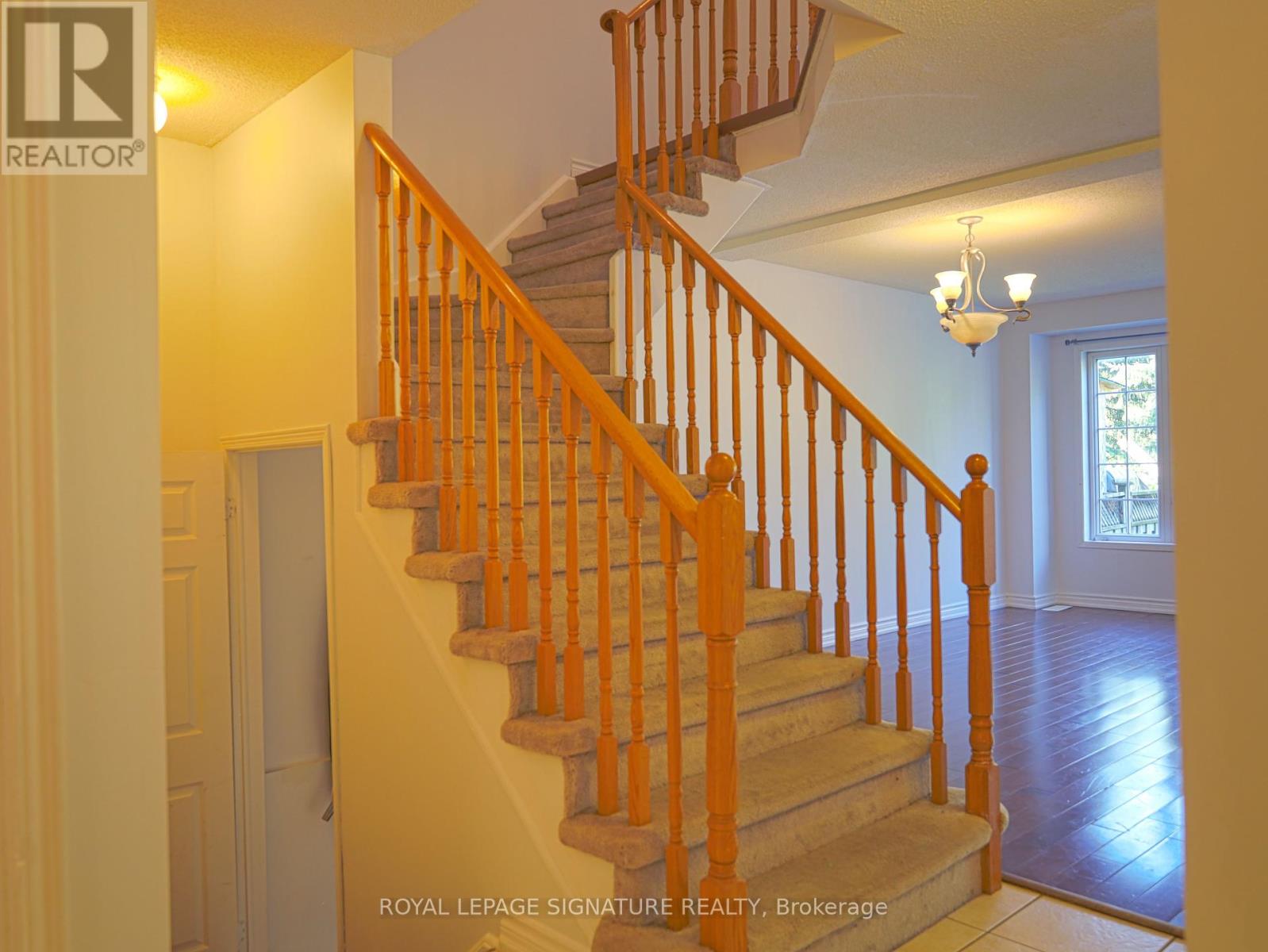 Photo 6 of 48 Billingsley Crescent, Markham ON