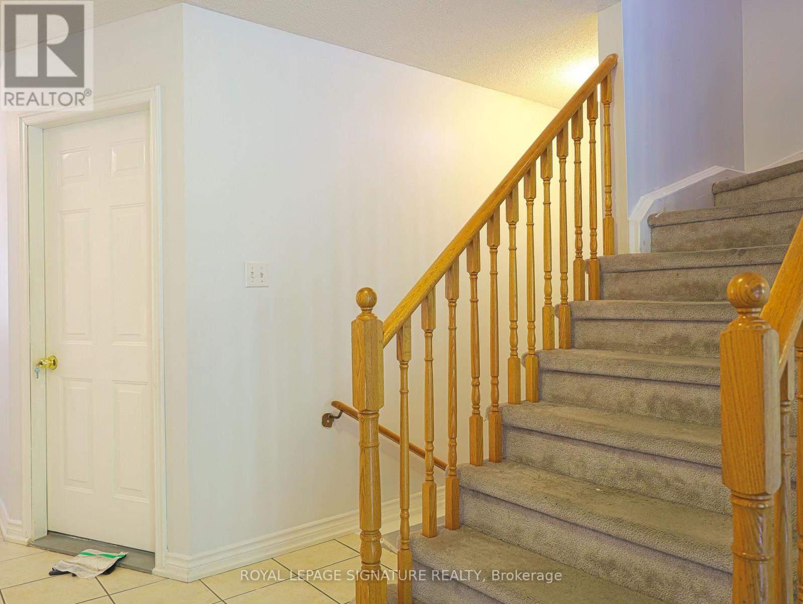 Photo 7 of 48 Billingsley Crescent, Markham ON