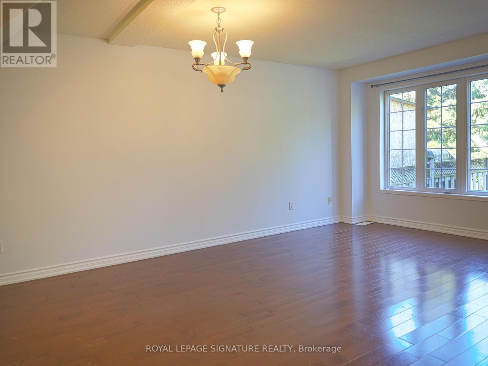 Photo 11 of 48 Billingsley Crescent, Markham ON