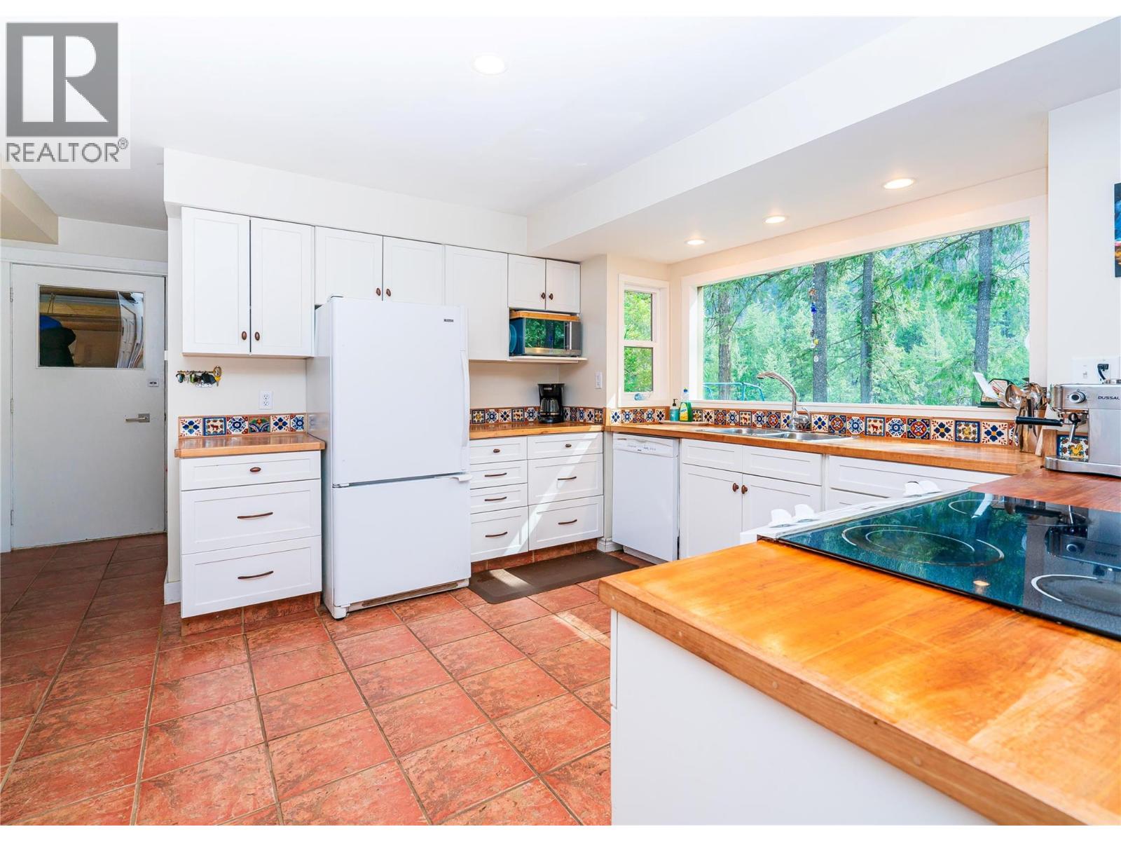 6257 Highway 3, Hedley