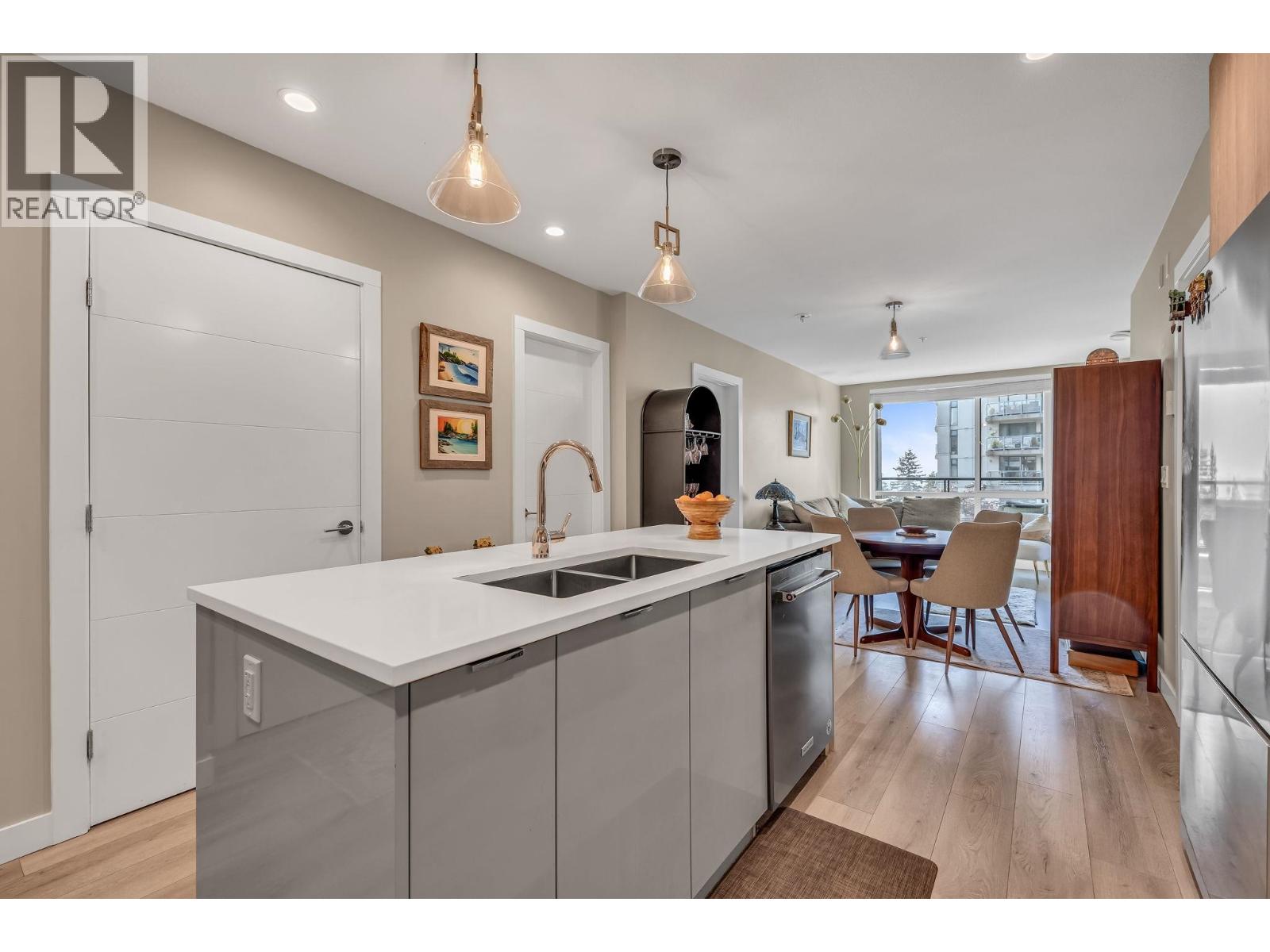Photo 5 of 404 128 E 8th Street, North Vancouver BC