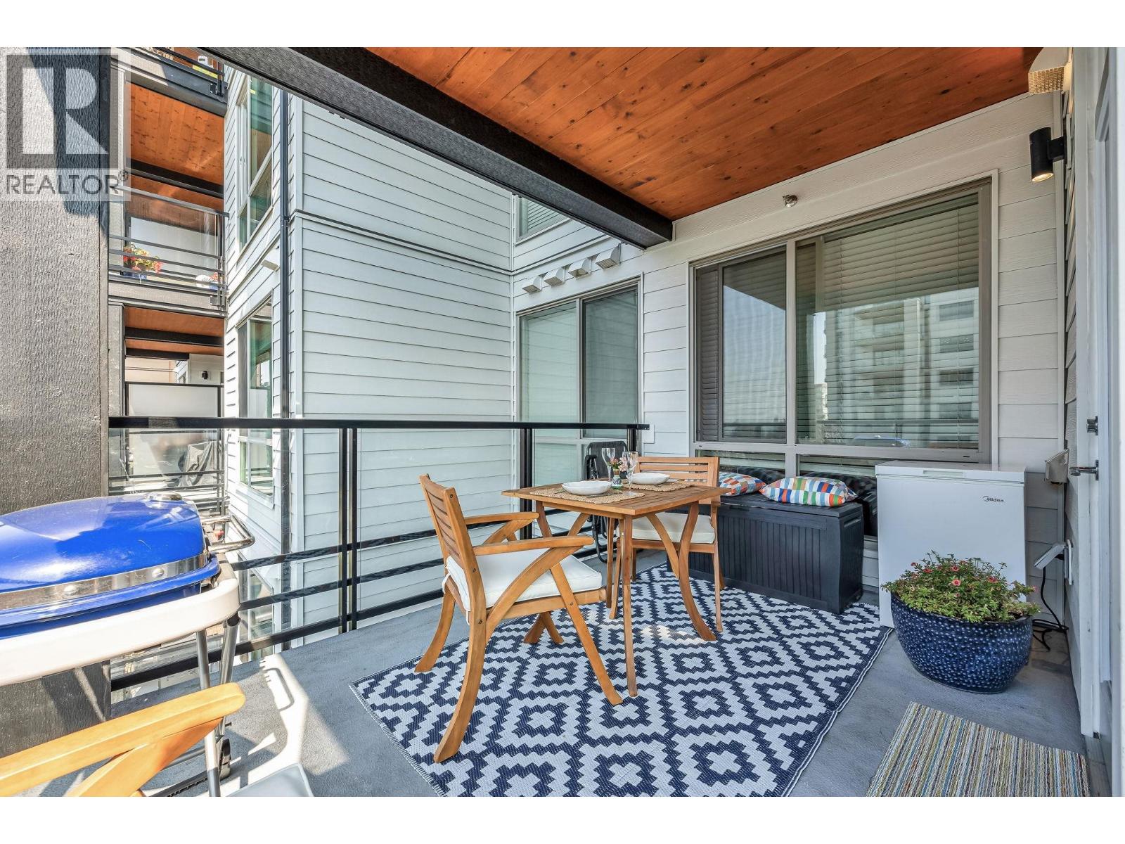 Photo 19 of 404 128 E 8th Street, North Vancouver BC