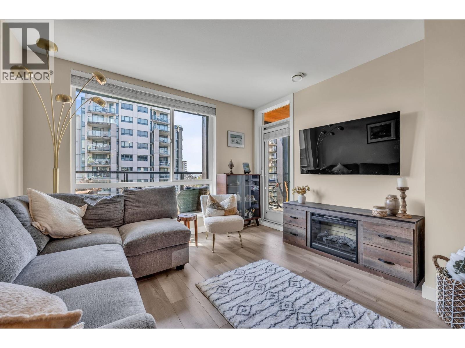 Photo 11 of 404 128 E 8th Street, North Vancouver BC