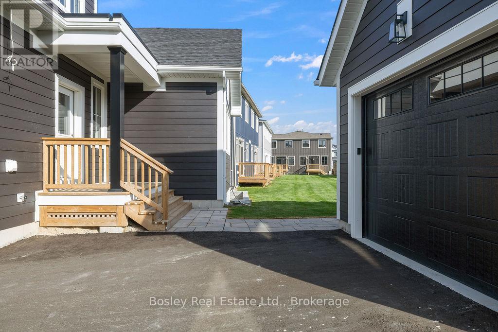 Photo 5 of 163 Sugar Maple Street, Blue Mountains ON