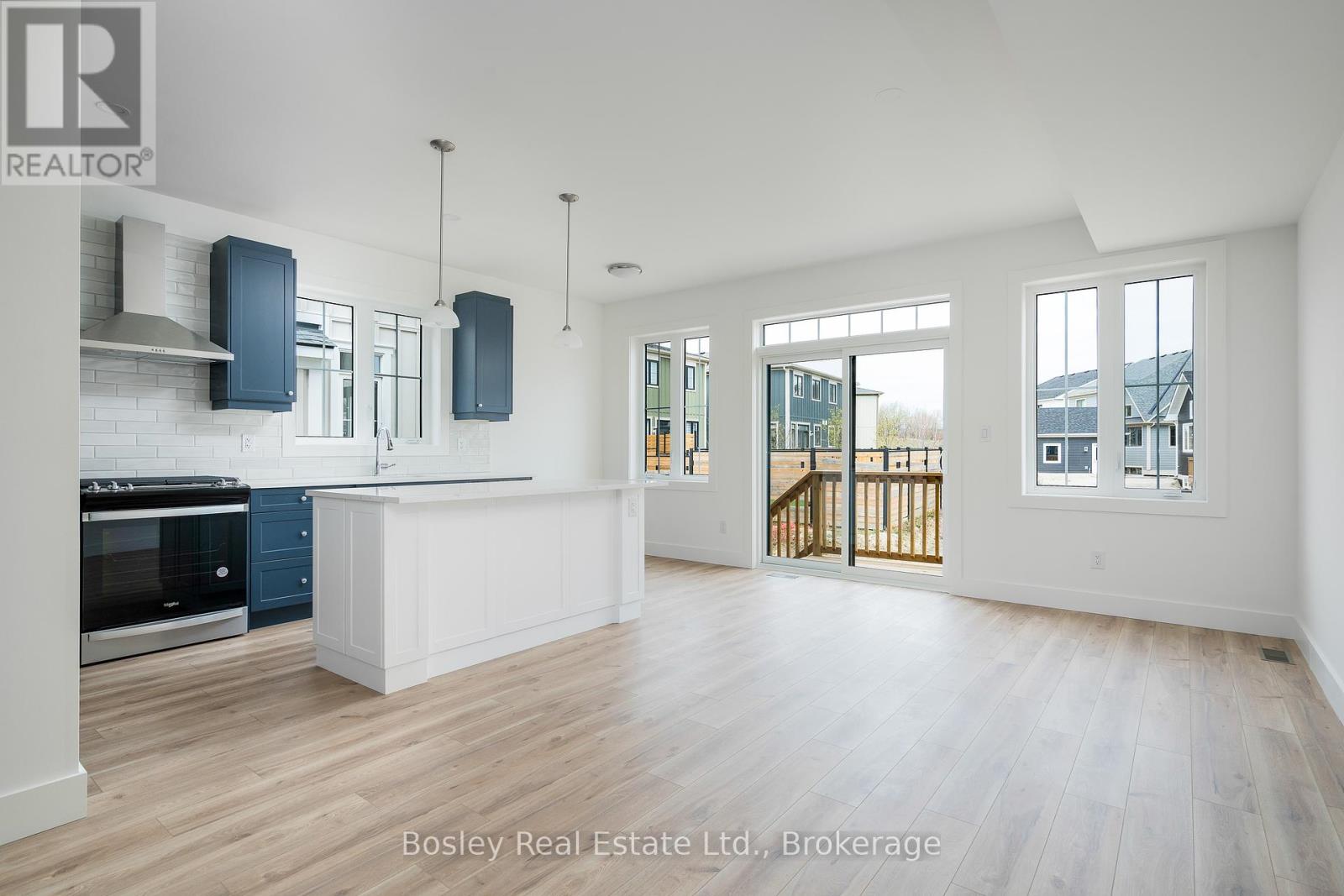 Photo 11 of 132 White Oak Crescent, Blue Mountains ON