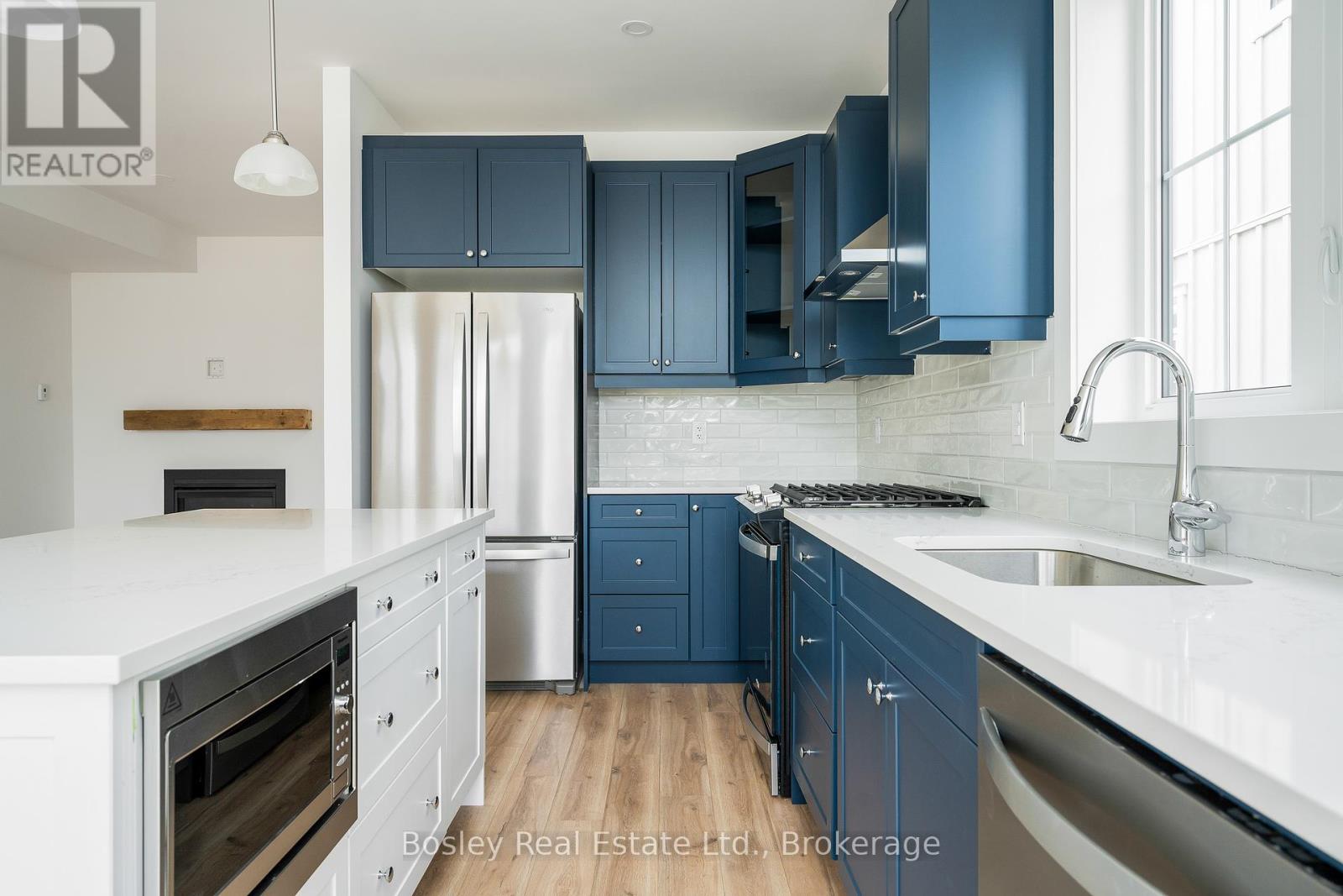 Photo 15 of 132 White Oak Crescent, Blue Mountains ON