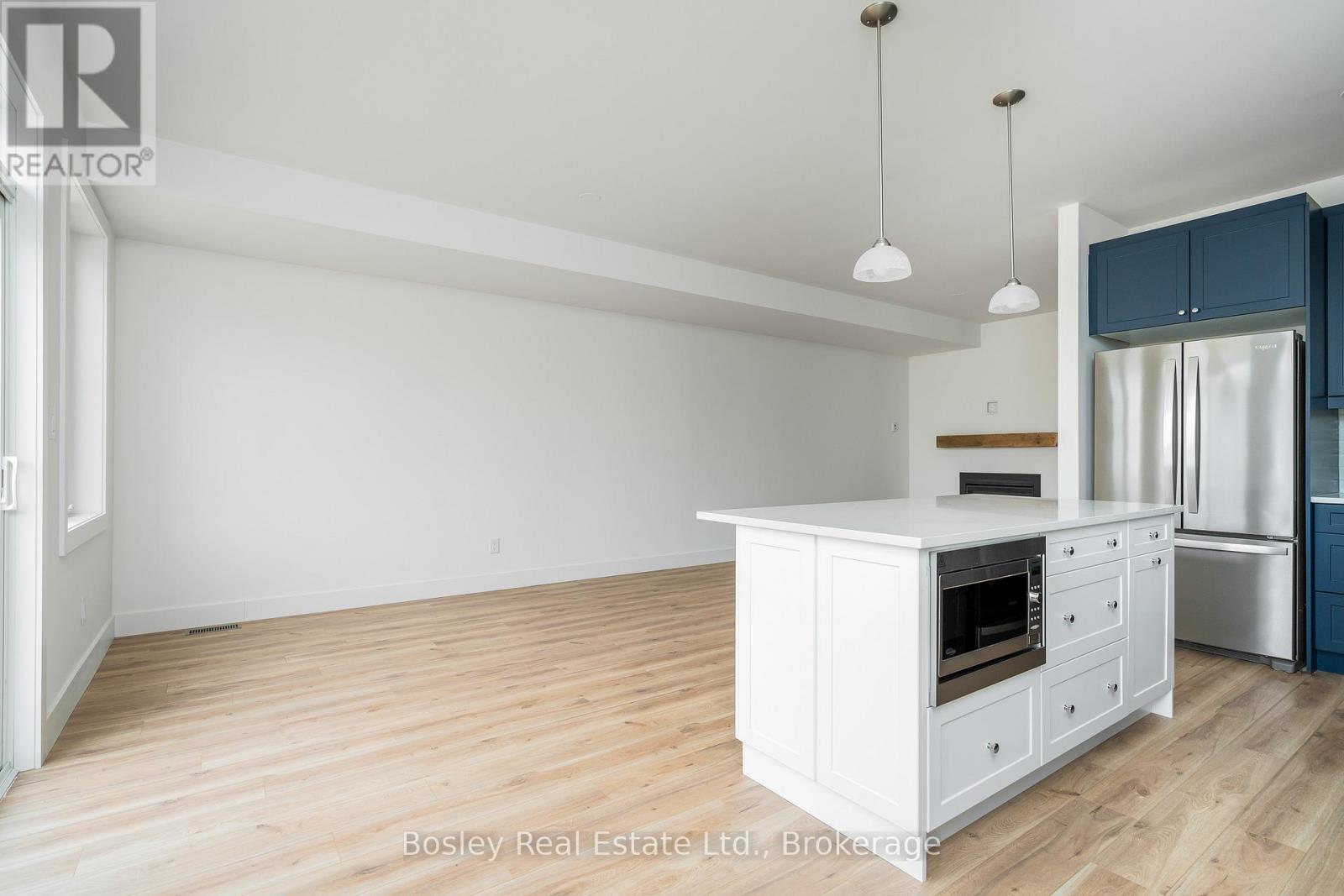 Photo 16 of 132 White Oak Crescent, Blue Mountains ON