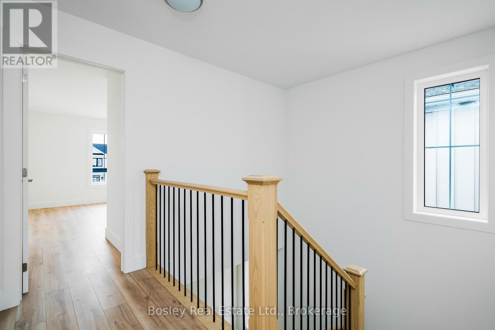 Photo 18 of 132 White Oak Crescent, Blue Mountains ON