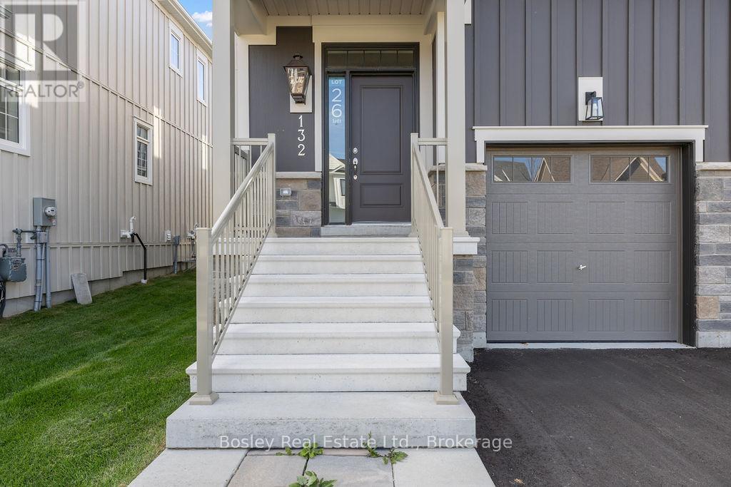 Photo 2 of 132 White Oak Crescent, Blue Mountains ON