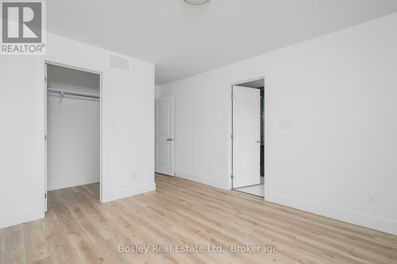 Photo 20 of 132 White Oak Crescent, Blue Mountains ON