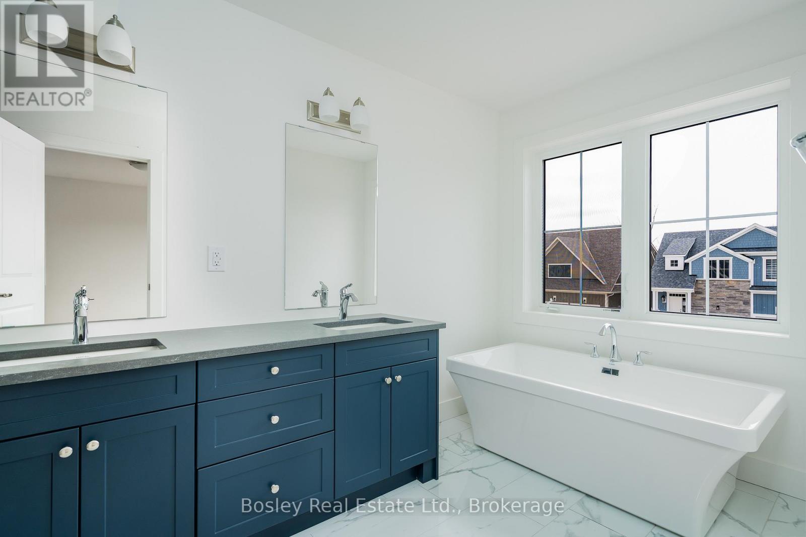 Photo 21 of 132 White Oak Crescent, Blue Mountains ON