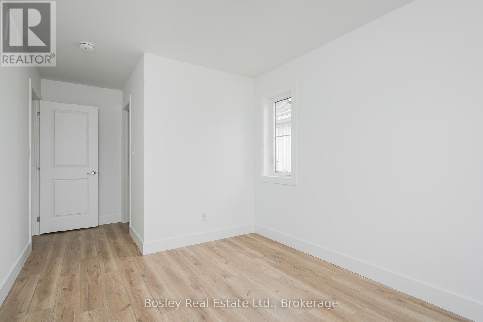Photo 27 of 132 White Oak Crescent, Blue Mountains ON