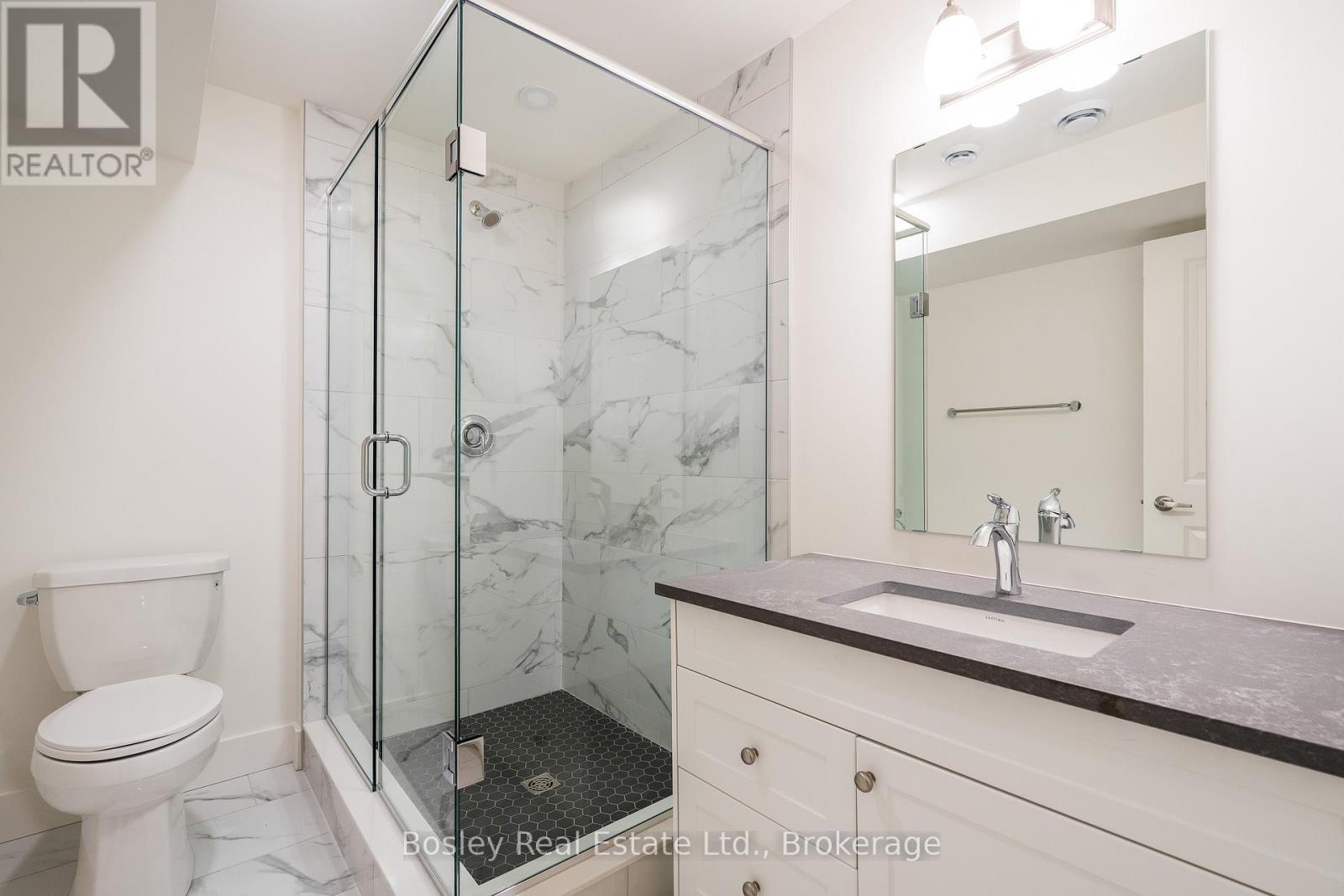 Photo 33 of 132 White Oak Crescent, Blue Mountains ON