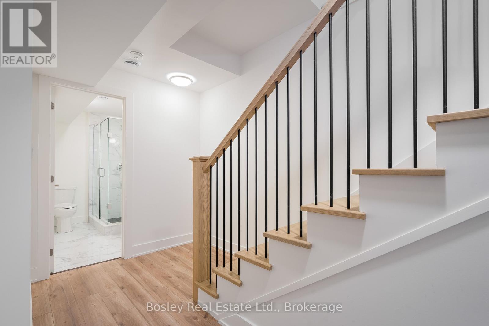 Photo 34 of 132 White Oak Crescent, Blue Mountains ON