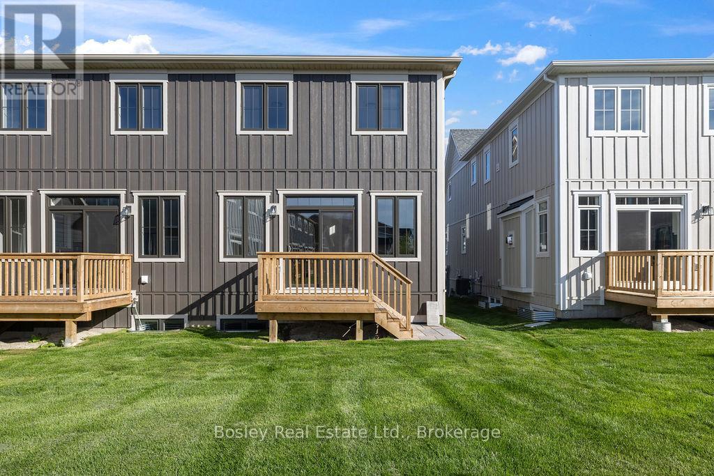 Photo 6 of 132 White Oak Crescent, Blue Mountains ON