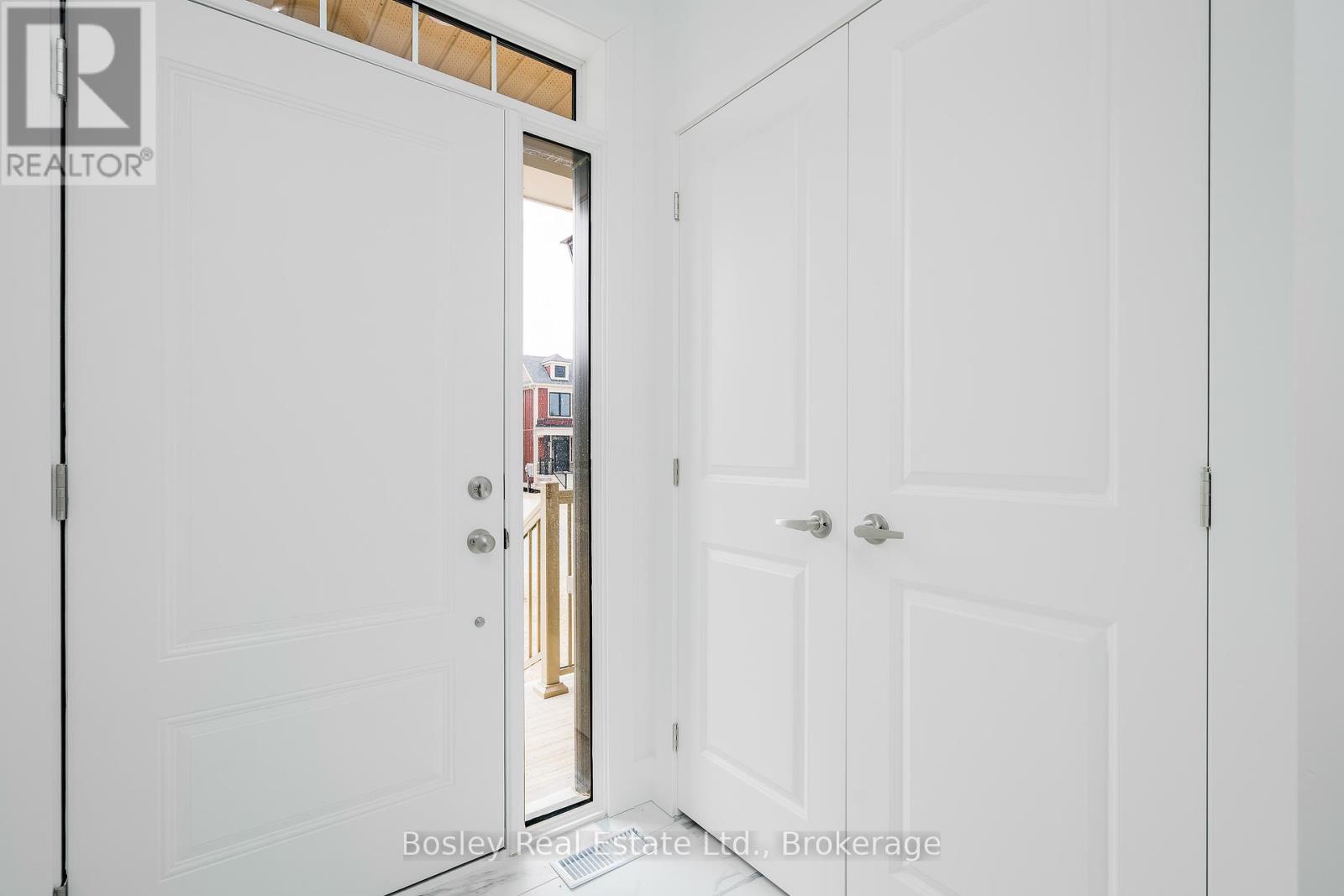 Photo 7 of 132 White Oak Crescent, Blue Mountains ON