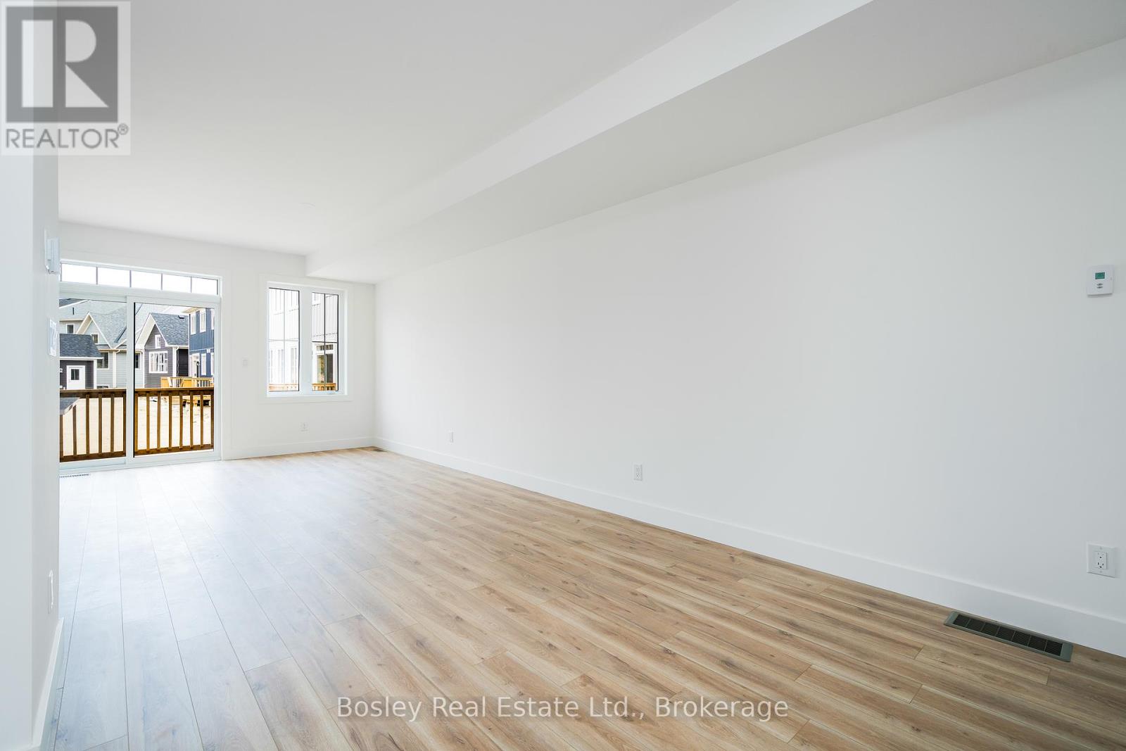 Photo 9 of 132 White Oak Crescent, Blue Mountains ON