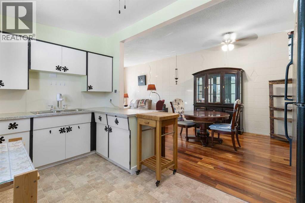 Photo 13 of 3725 41 Street Sw, Calgary AB