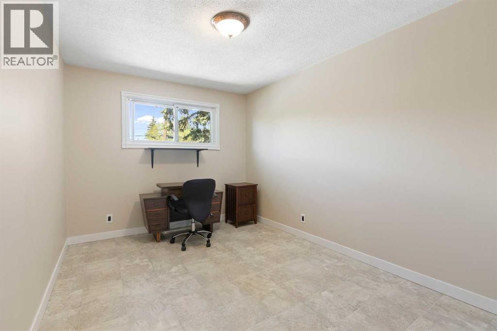 Photo 15 of 3725 41 Street Sw, Calgary AB