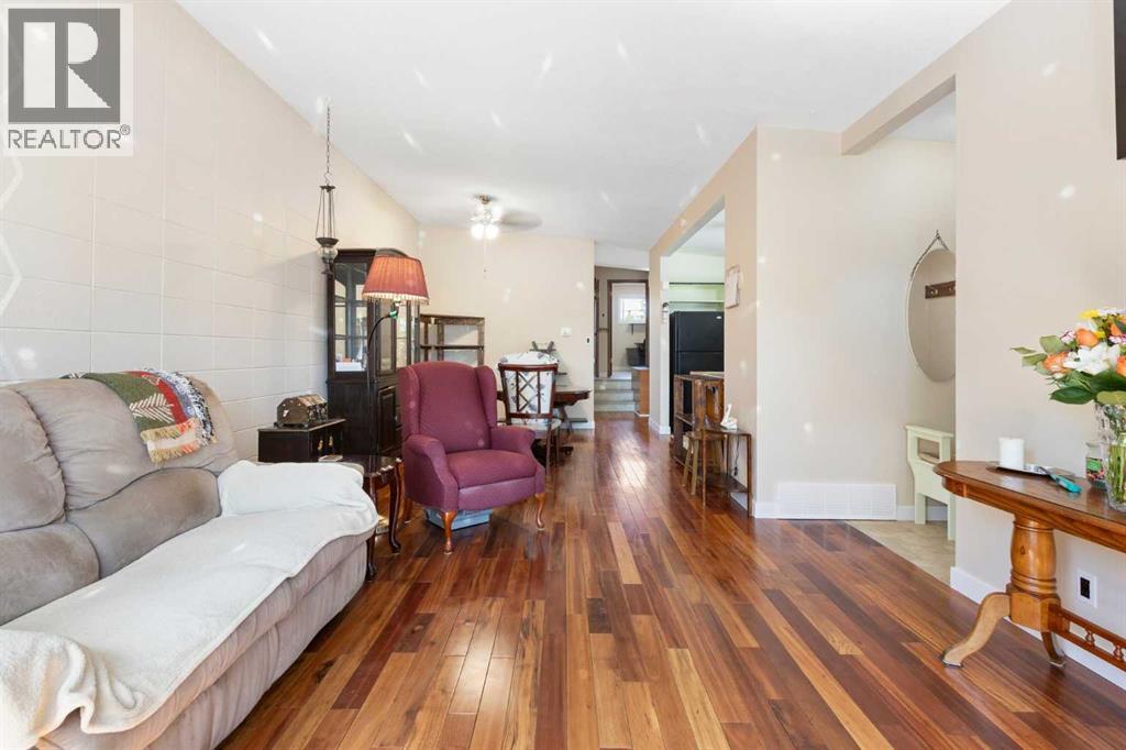 Photo 6 of 3725 41 Street Sw, Calgary AB