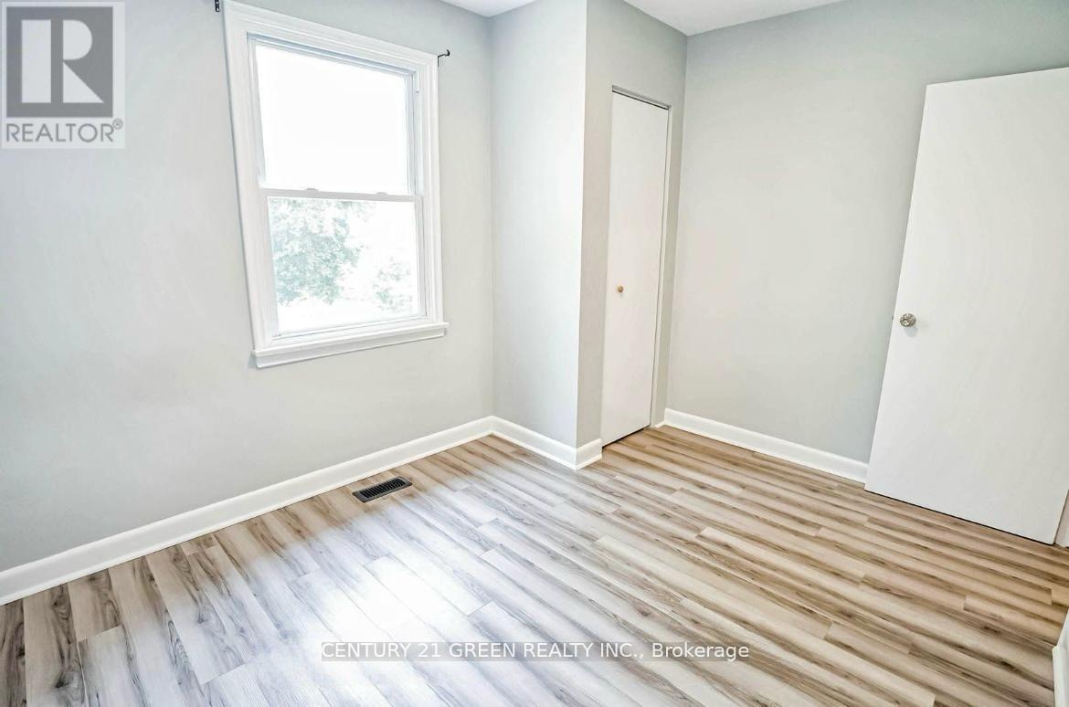 Photo 2 of 124 Mcmurchy Avenue S, Brampton ON