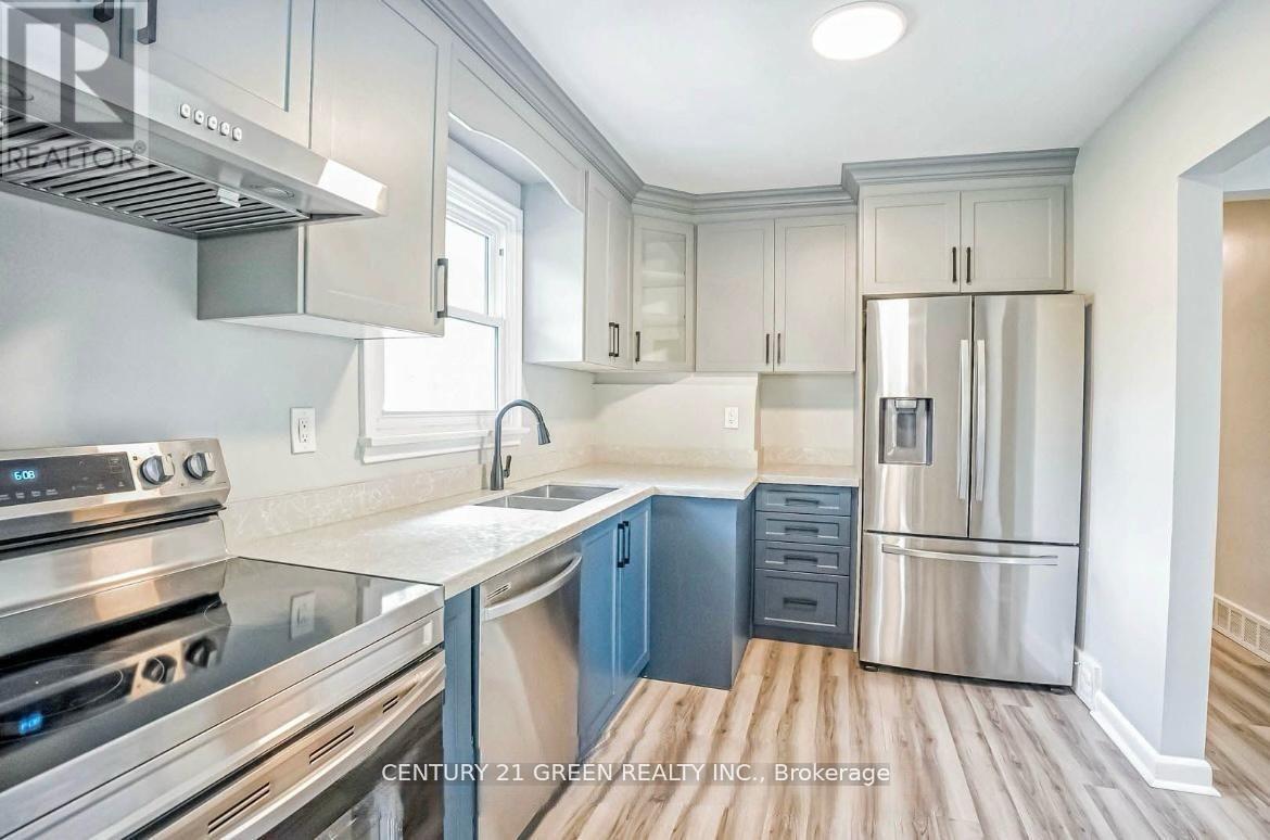 Photo 5 of 124 Mcmurchy Avenue S, Brampton ON