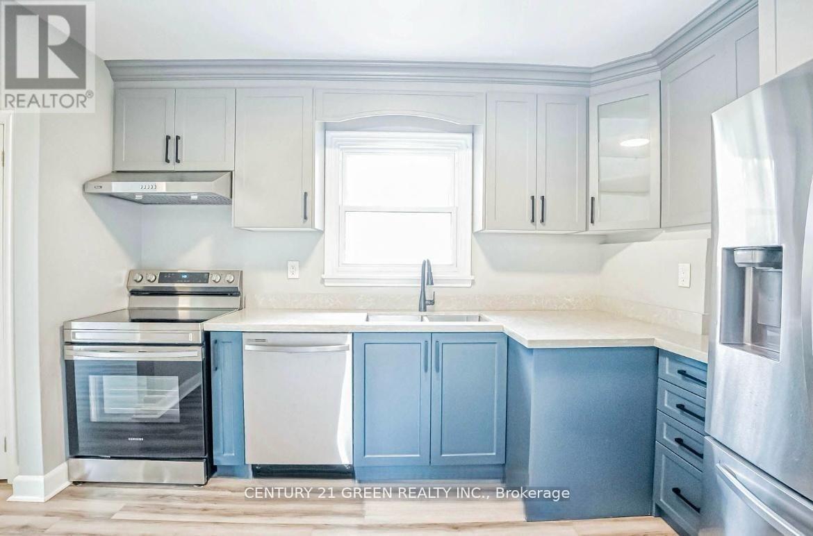 Photo 6 of 124 Mcmurchy Avenue S, Brampton ON
