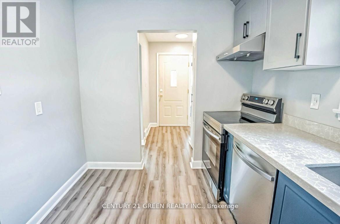 Photo 7 of 124 Mcmurchy Avenue S, Brampton ON