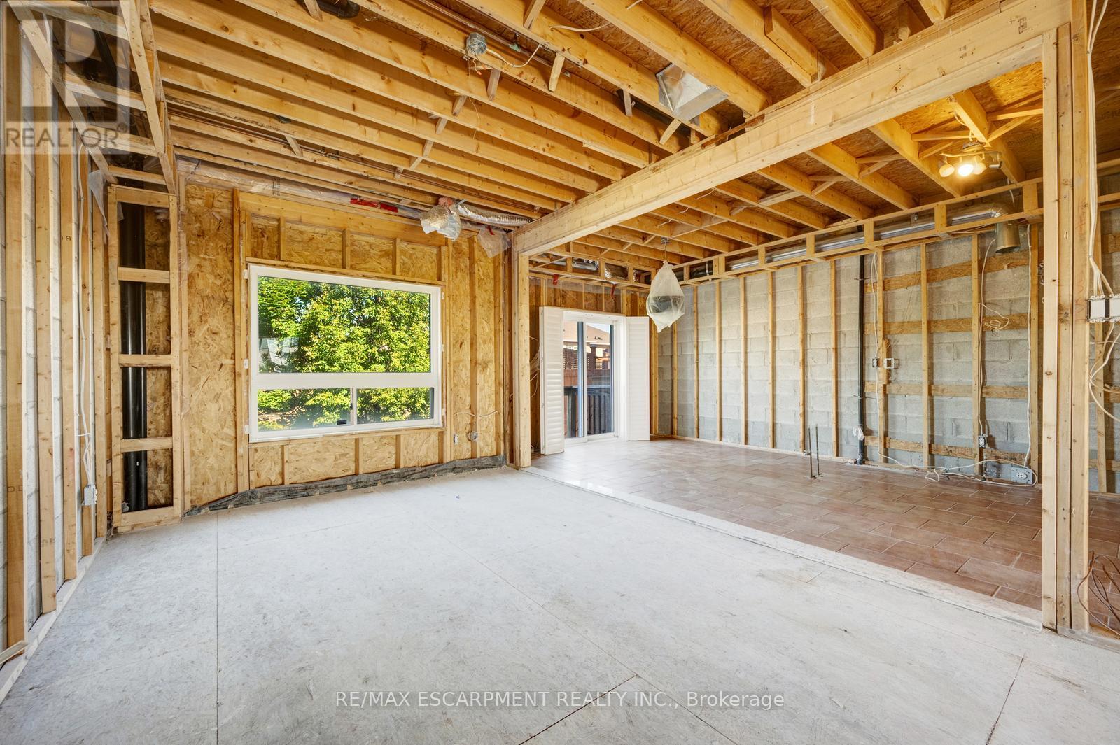 Photo 10 of 6544 Opera Glass Crescent, Mississauga ON