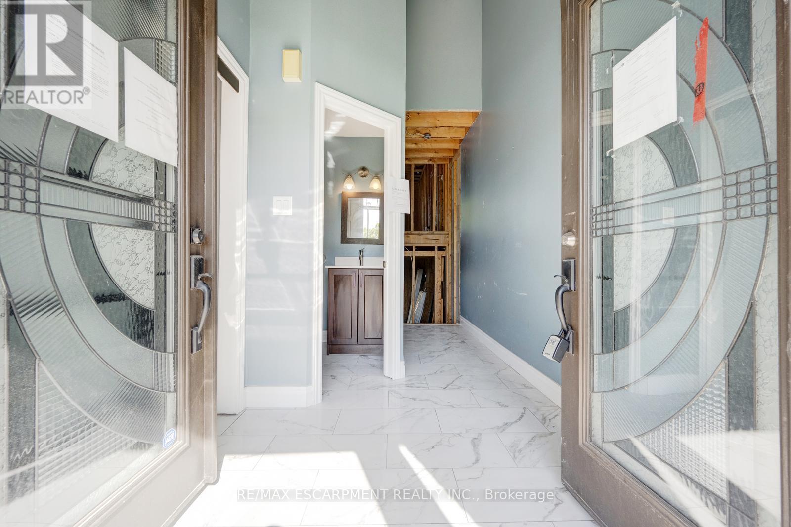 Photo 2 of 6544 Opera Glass Crescent, Mississauga ON