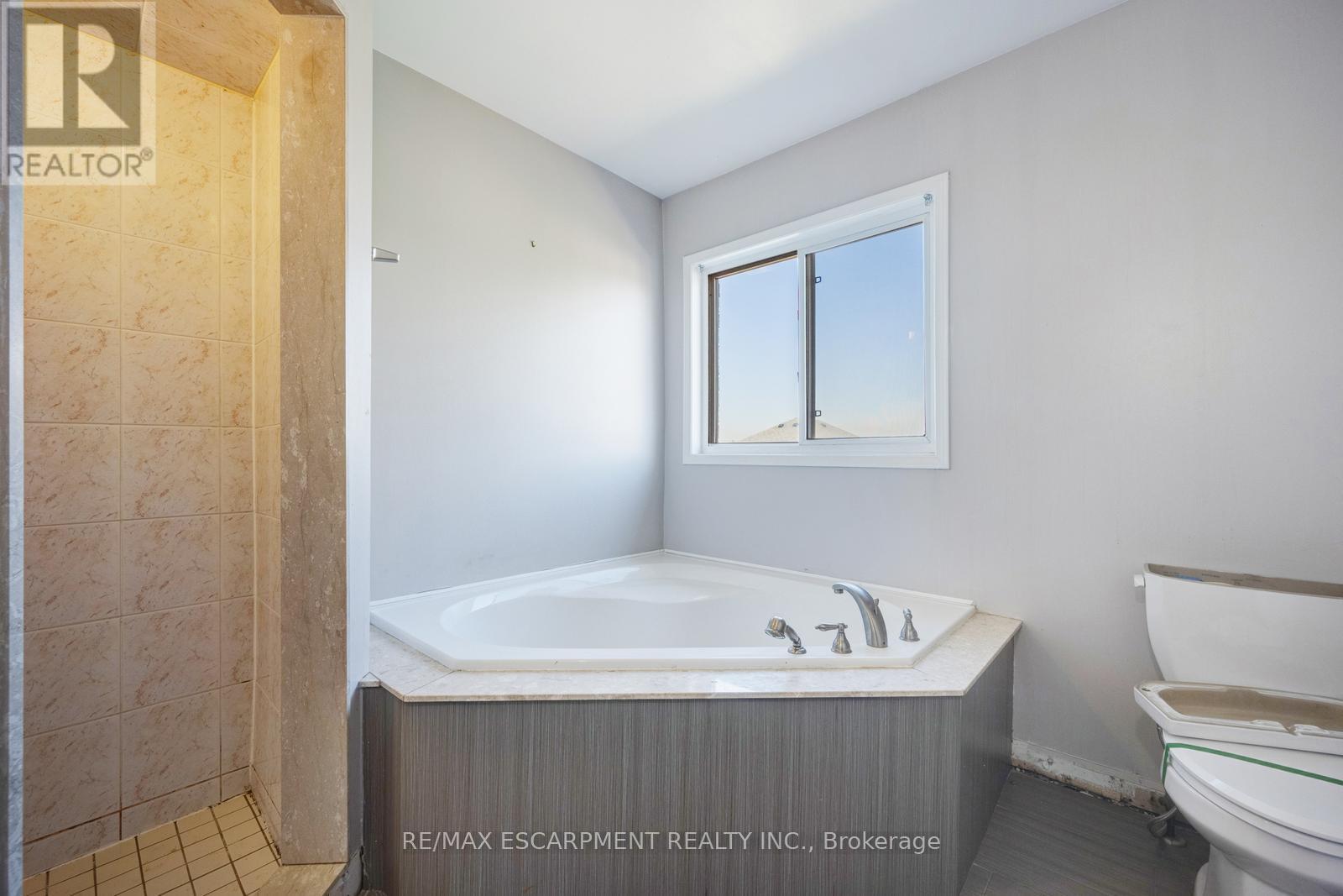 Photo 23 of 6544 Opera Glass Crescent, Mississauga ON
