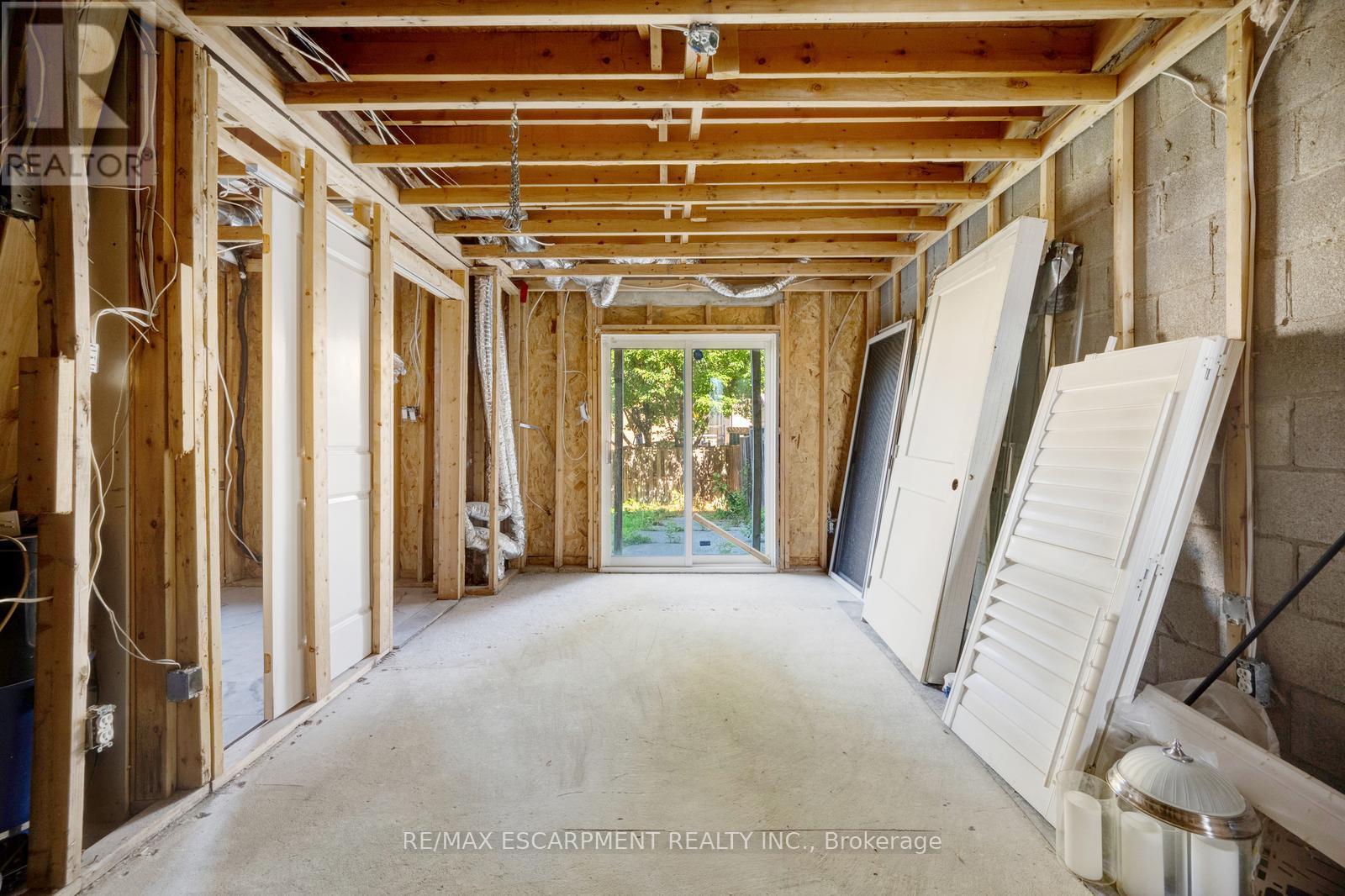 Photo 32 of 6544 Opera Glass Crescent, Mississauga ON