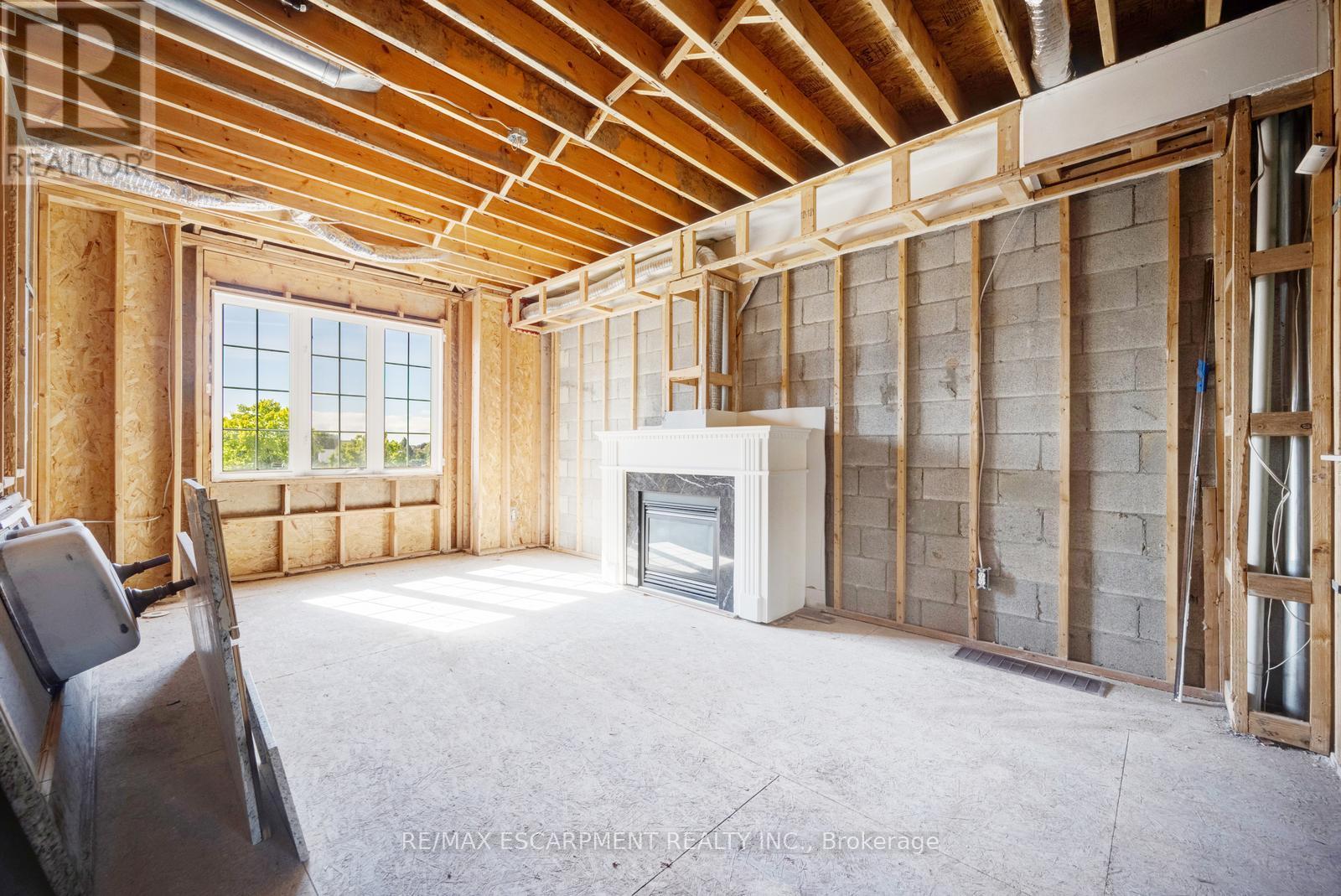 Photo 4 of 6544 Opera Glass Crescent, Mississauga ON