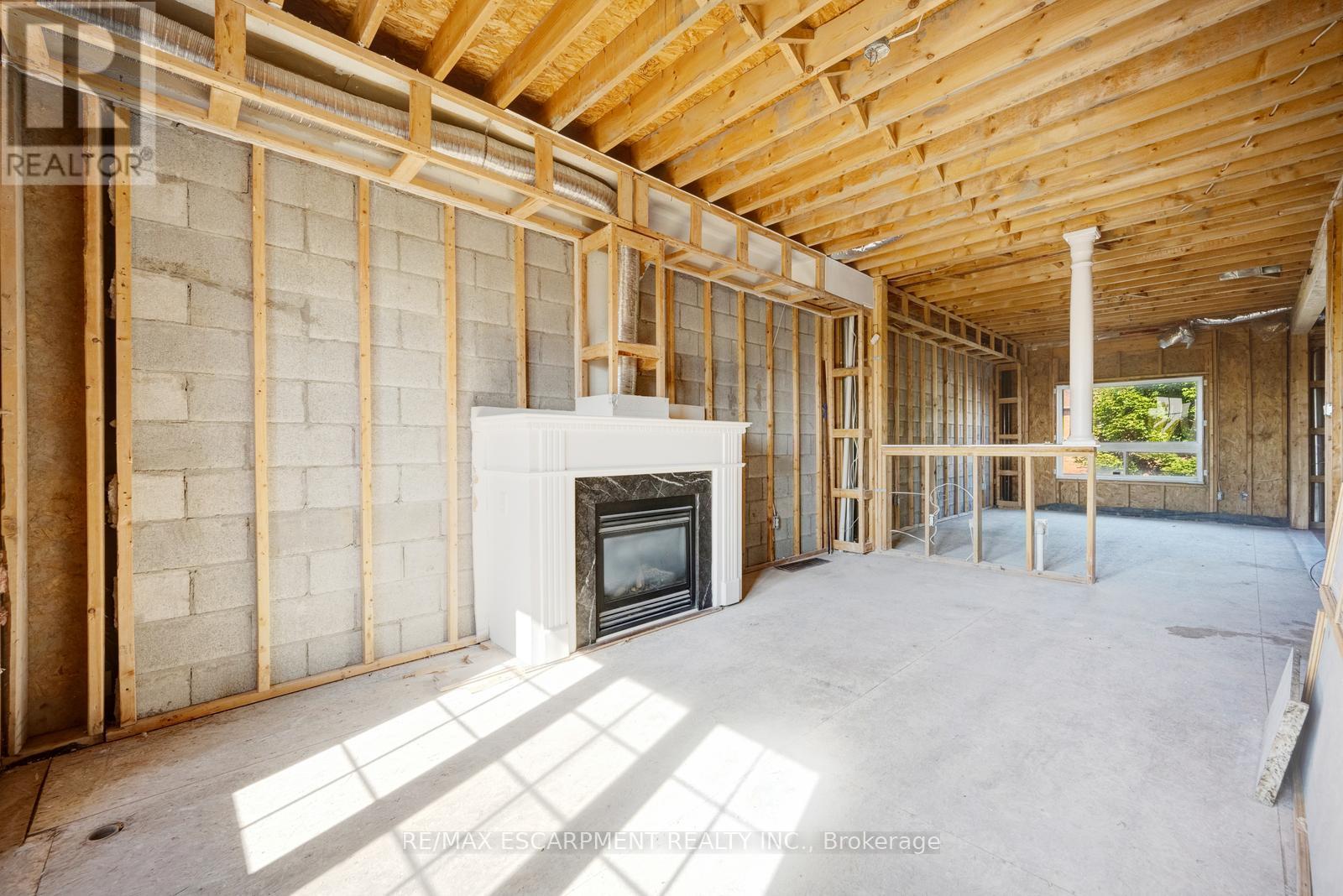 Photo 5 of 6544 Opera Glass Crescent, Mississauga ON