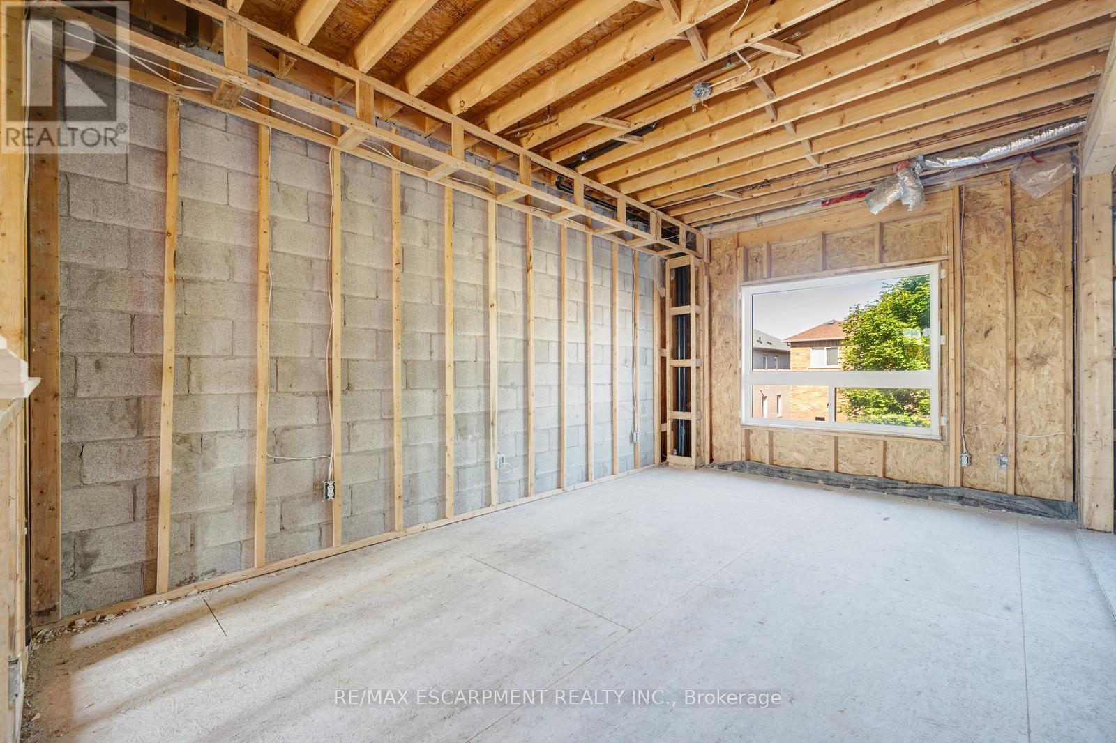 Photo 9 of 6544 Opera Glass Crescent, Mississauga ON