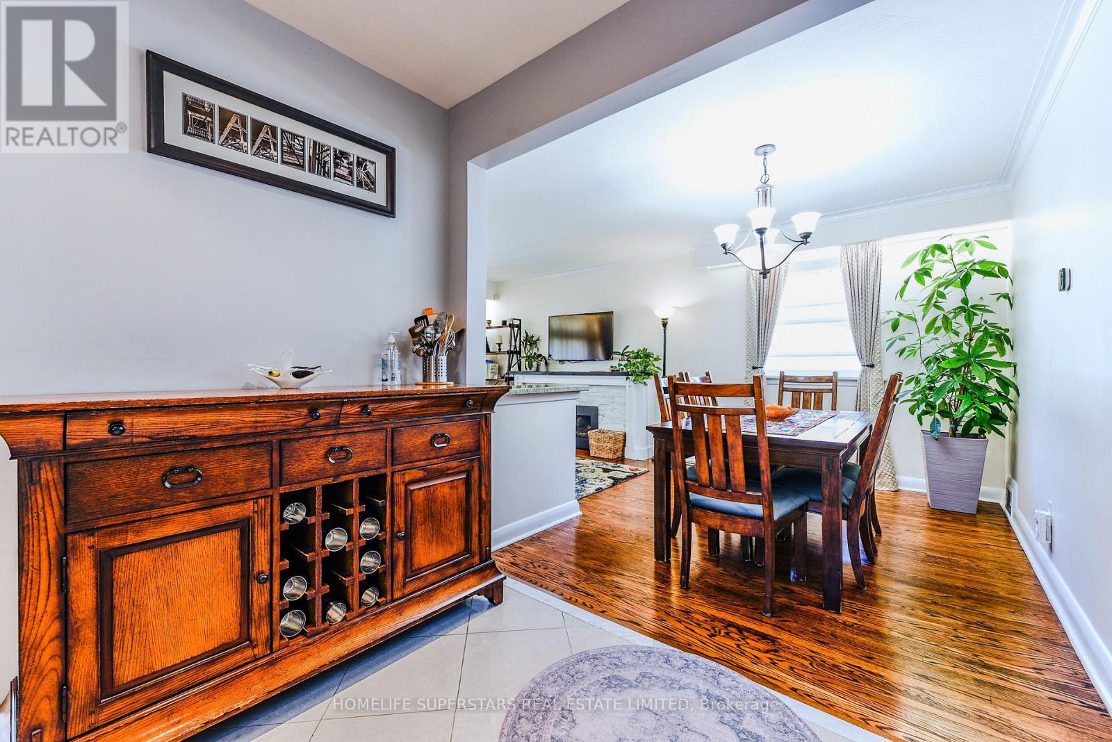 Photo 10 of 3987 Bloor Street W, Toronto ON
