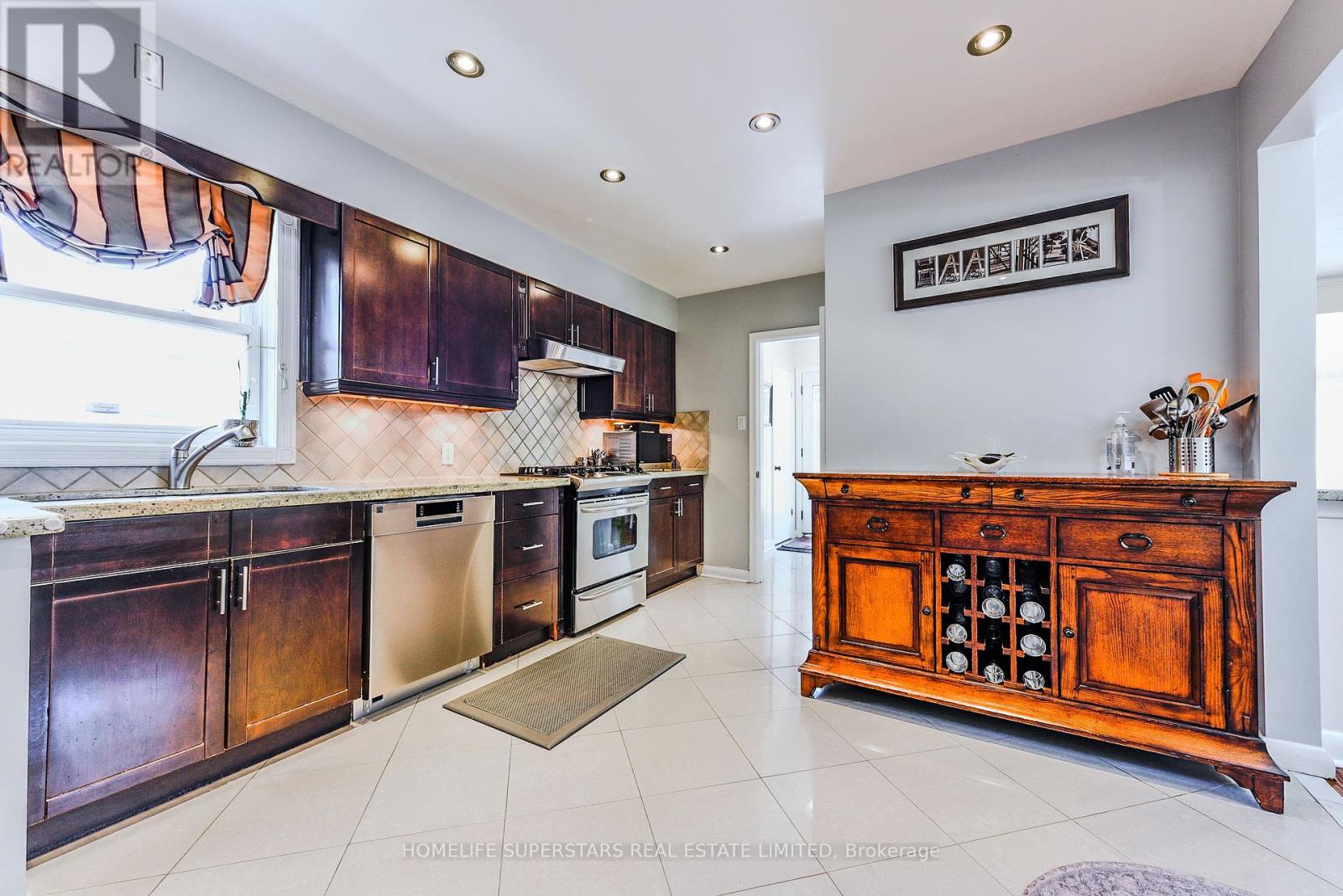 Photo 13 of 3987 Bloor Street W, Toronto ON