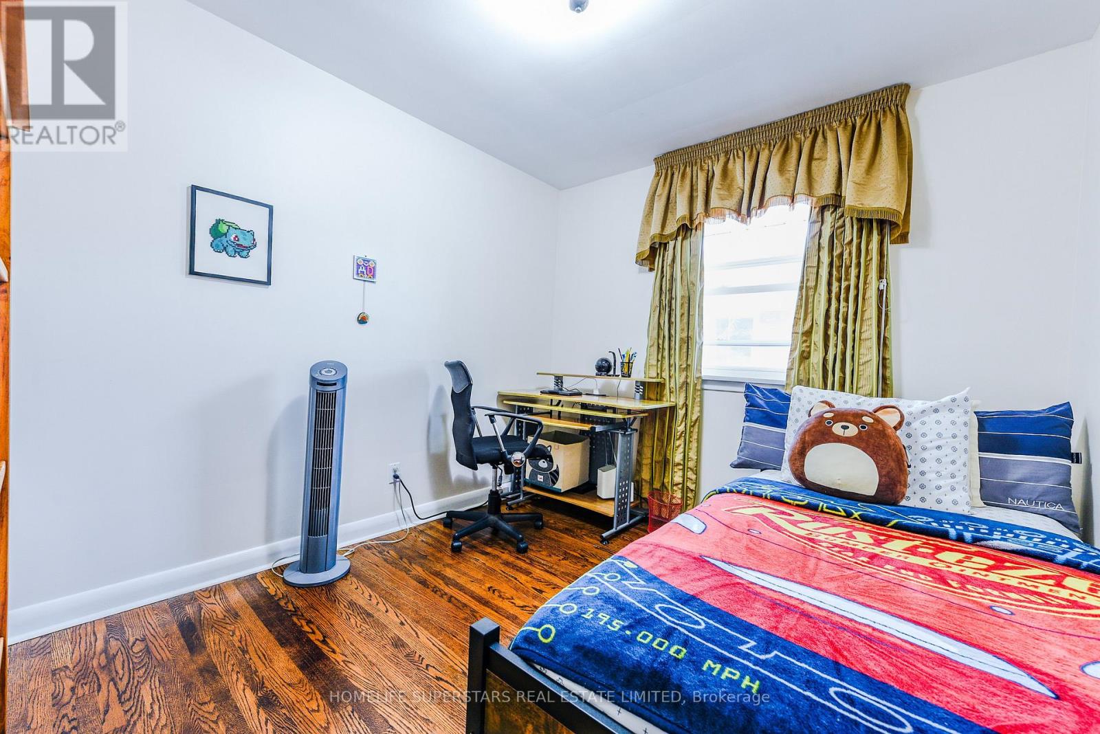 Photo 18 of 3987 Bloor Street W, Toronto ON