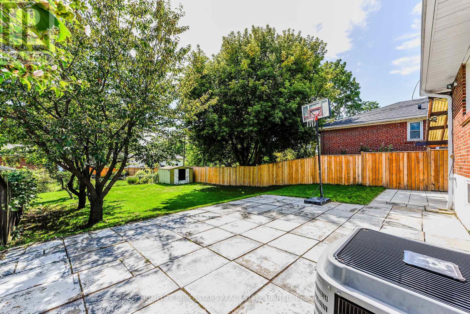 Photo 25 of 3987 Bloor Street W, Toronto ON