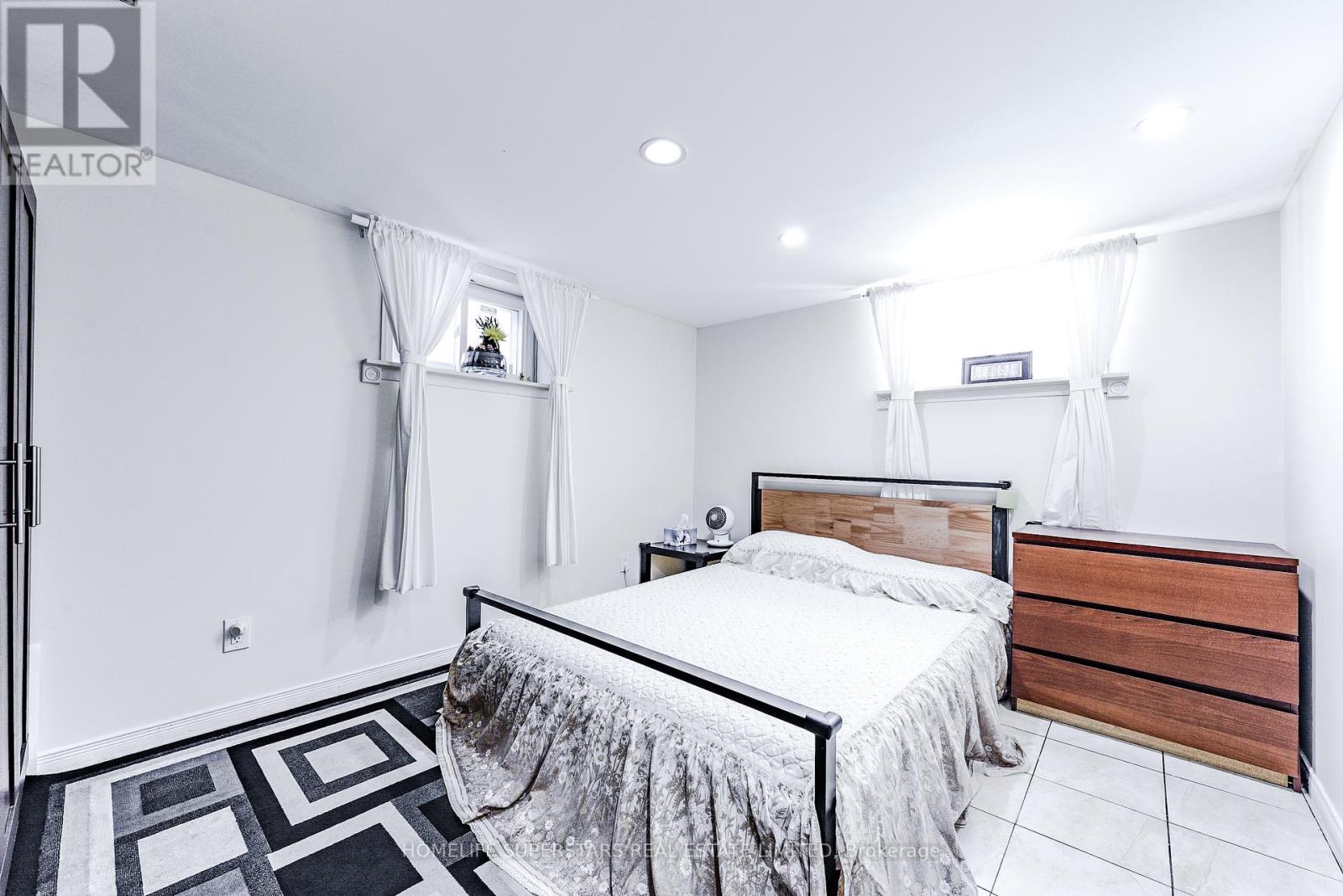Photo 41 of 3987 Bloor Street W, Toronto ON