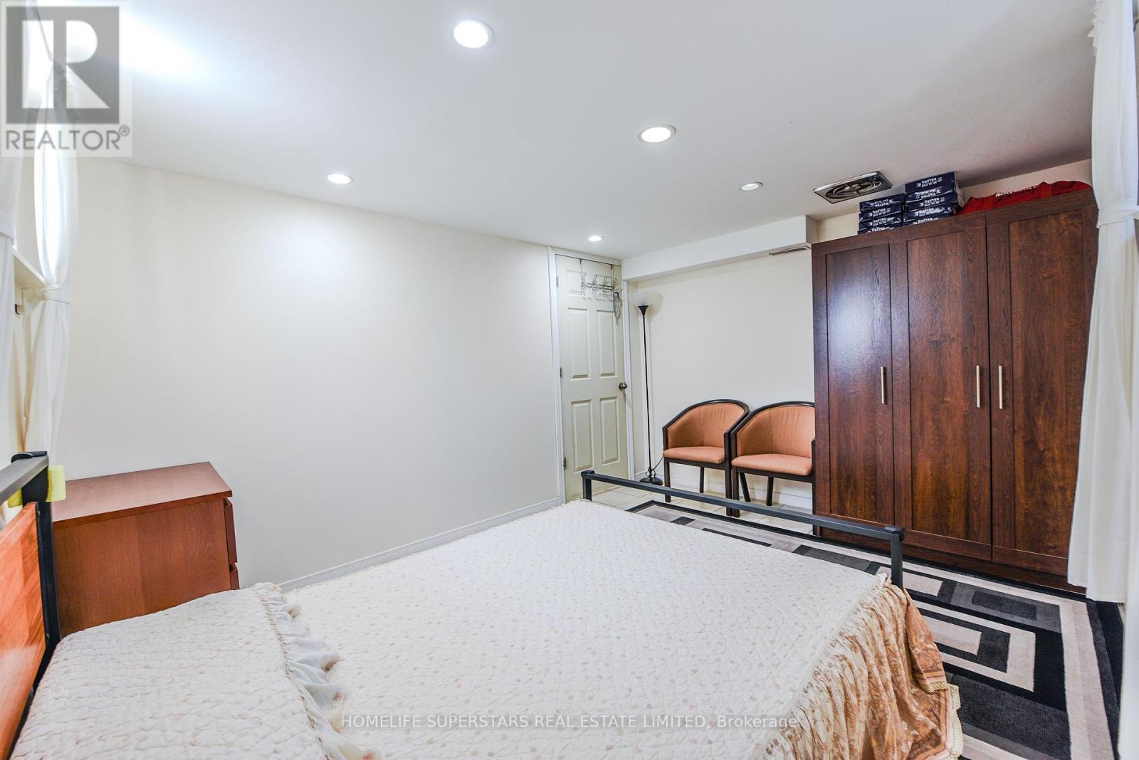 Photo 43 of 3987 Bloor Street W, Toronto ON