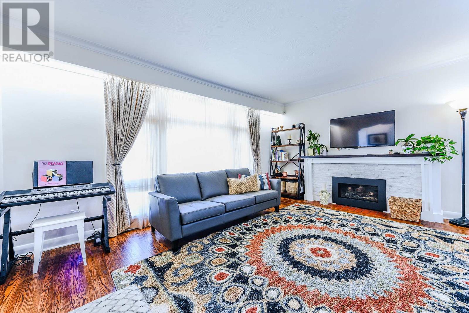 Photo 5 of 3987 Bloor Street W, Toronto ON
