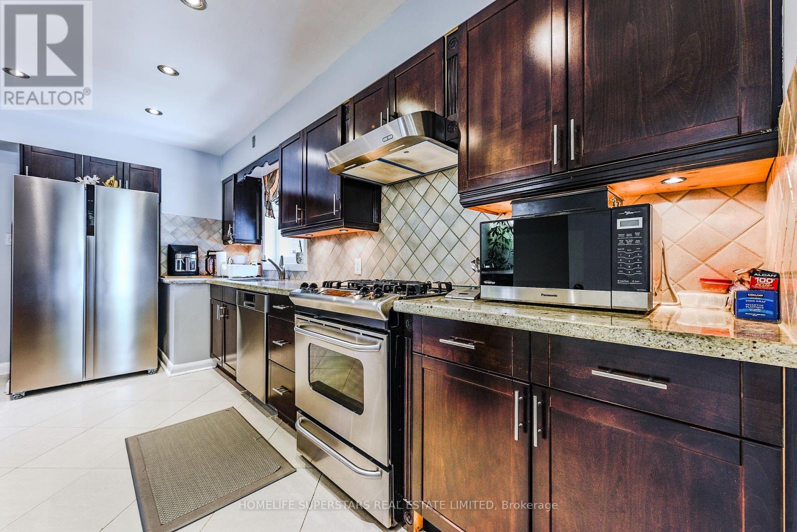 Photo 8 of 3987 Bloor Street W, Toronto ON