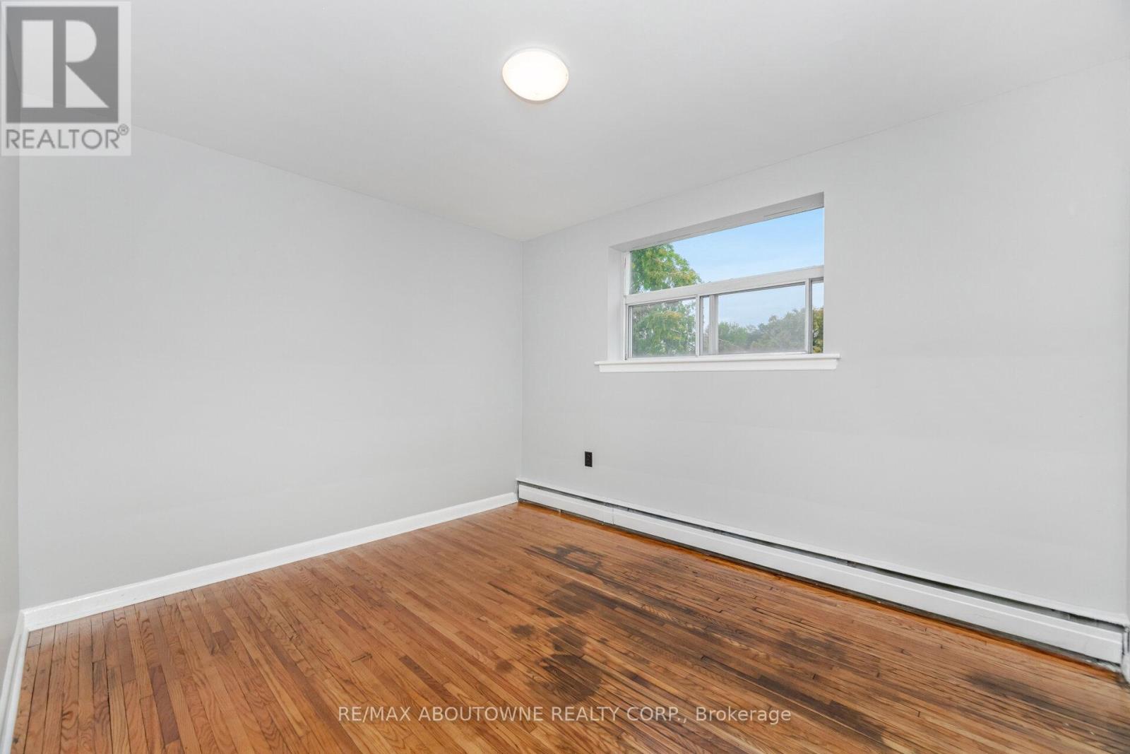 Photo 14 of 5 2138 Ghent Avenue, Burlington ON