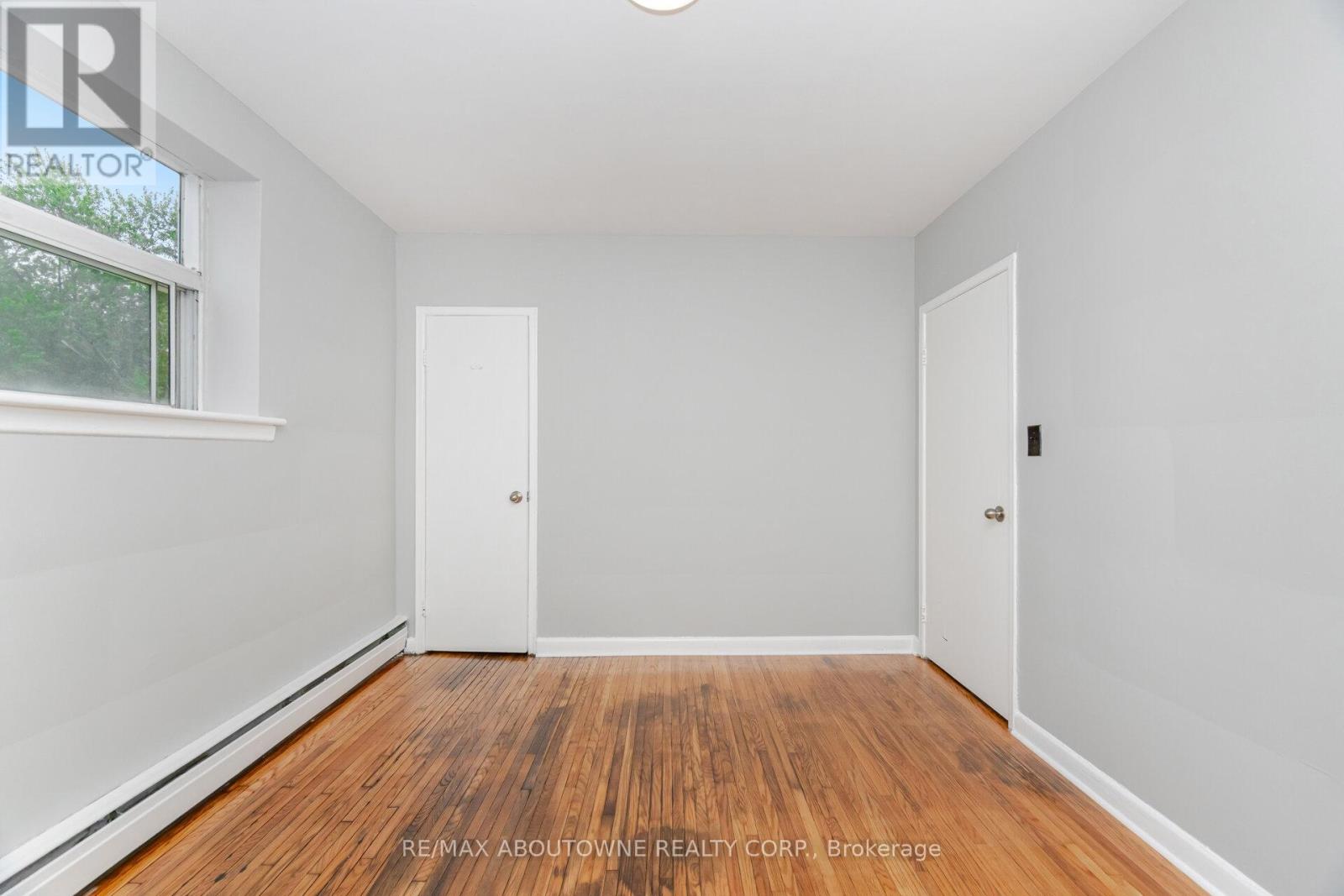 Photo 15 of 5 2138 Ghent Avenue, Burlington ON