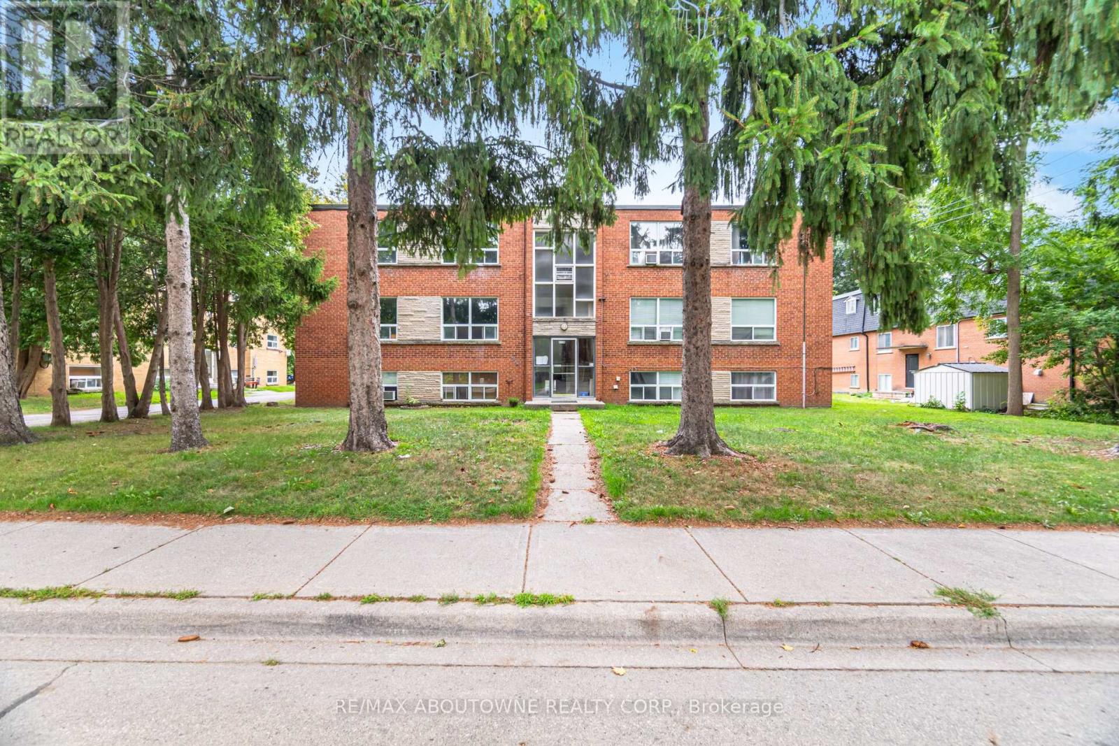 Photo 17 of 5 2138 Ghent Avenue, Burlington ON