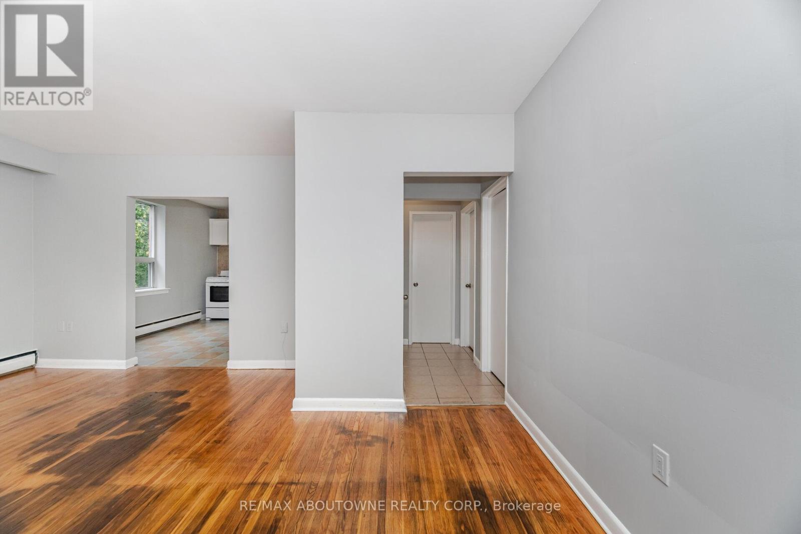 Photo 6 of 5 2138 Ghent Avenue, Burlington ON