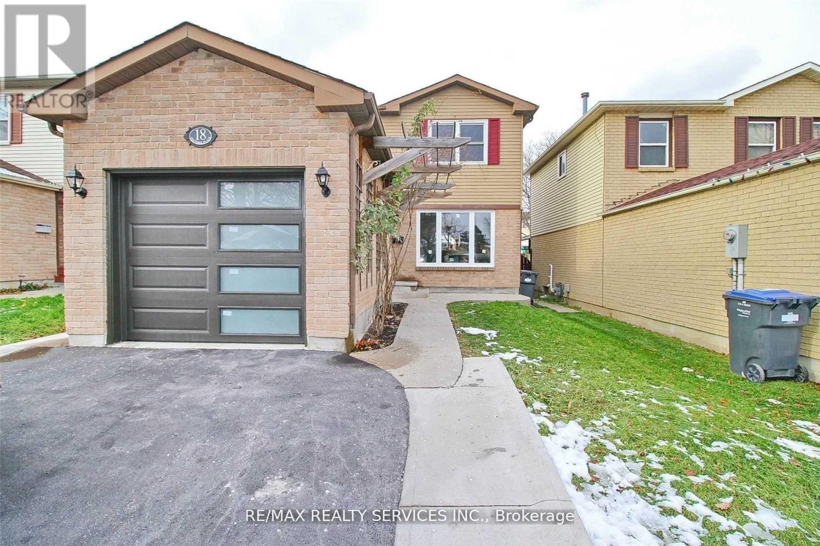 Photo 2 of 18 Festoon Place, Brampton ON